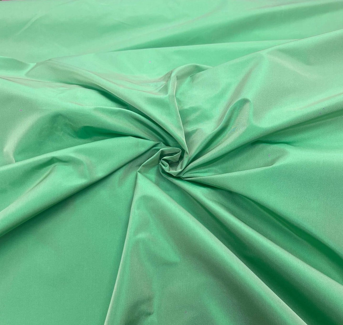 Tissu taffetas vert menthe-relief