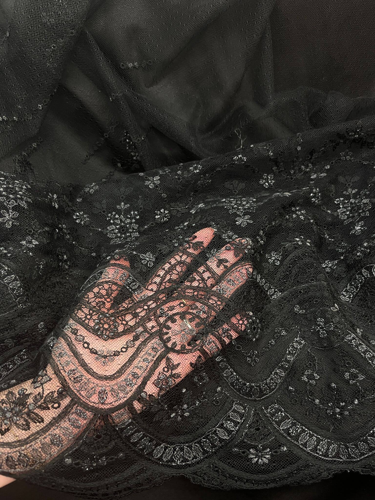 Tulle noir brodé argenté-transparence