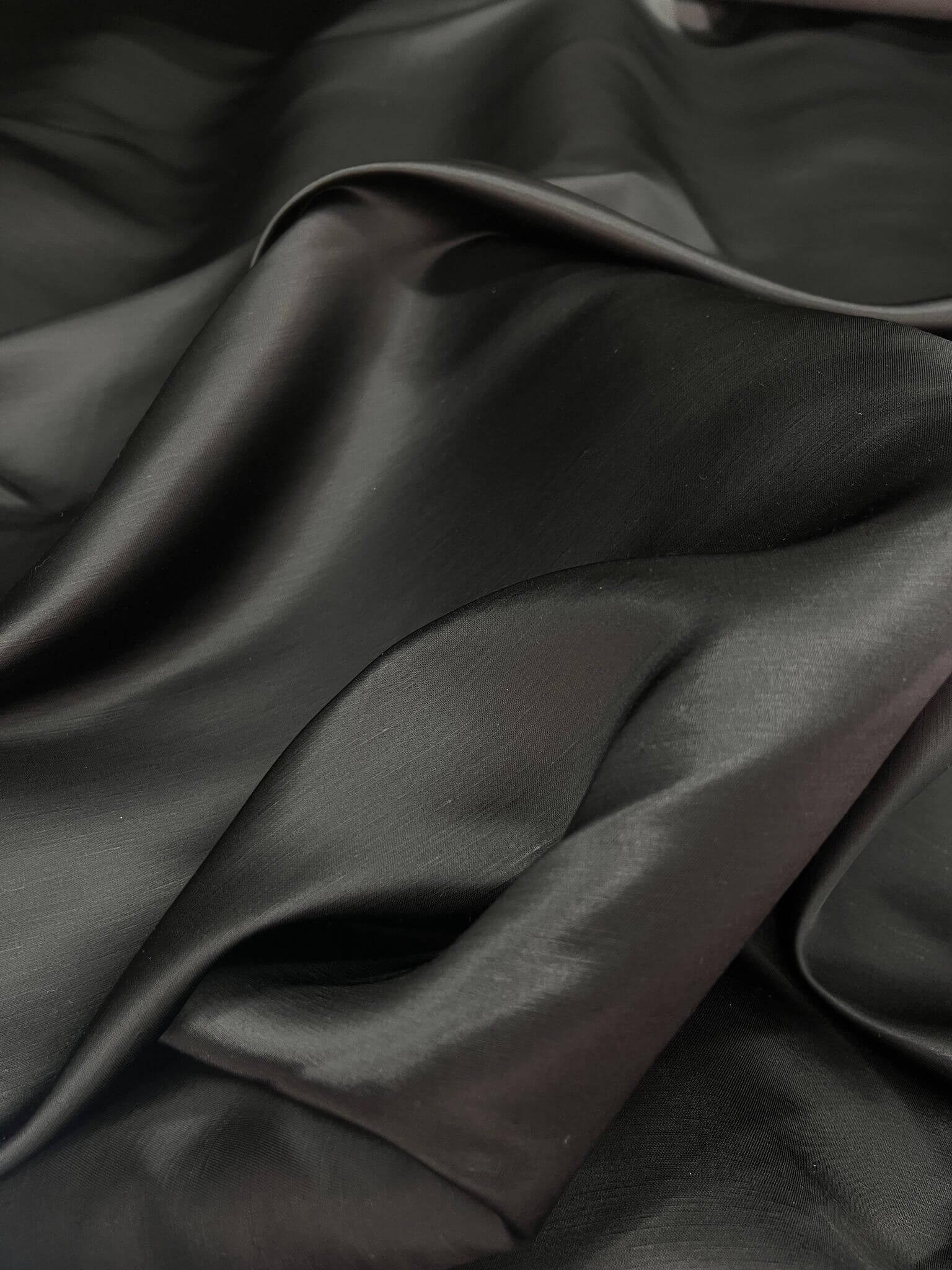 Tissu satin de soie et lin noir