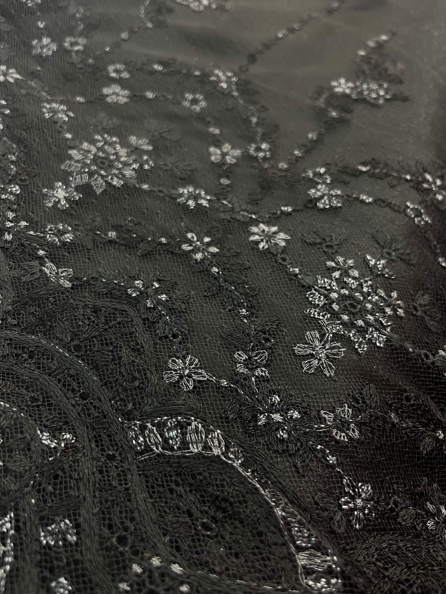 Tulle noir brodé argenté Hadissa