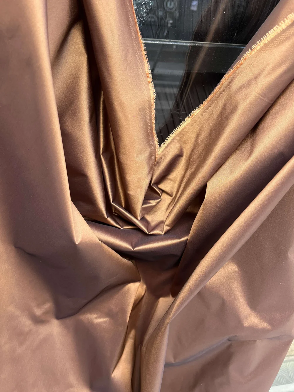 Tissu Taffetas 100% Soie Gris Façonné Floral - Rouleau De 30m X 1.40m, Grand Teint, Fait Main En France