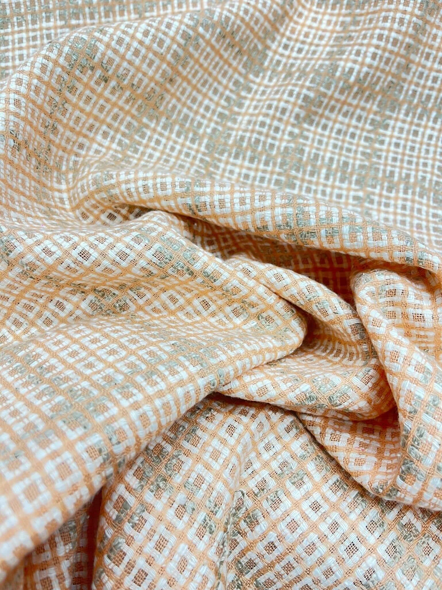 Tweed plat à gros carreaux orange-gros plan