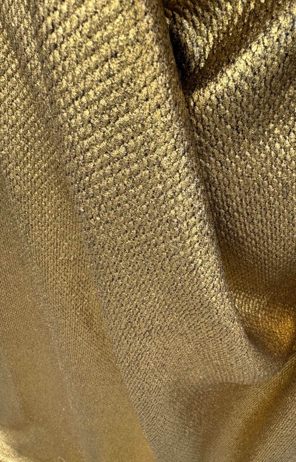 Coupon de tissu maille noir avec une couche de pelliculage doré-entier
