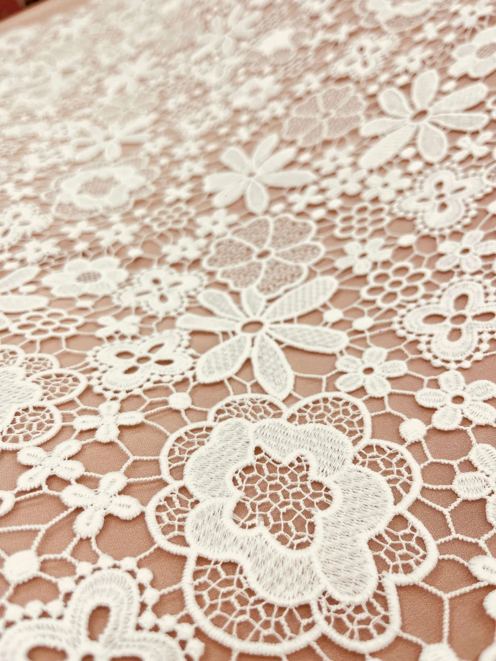 White floral guipure Generaldiff