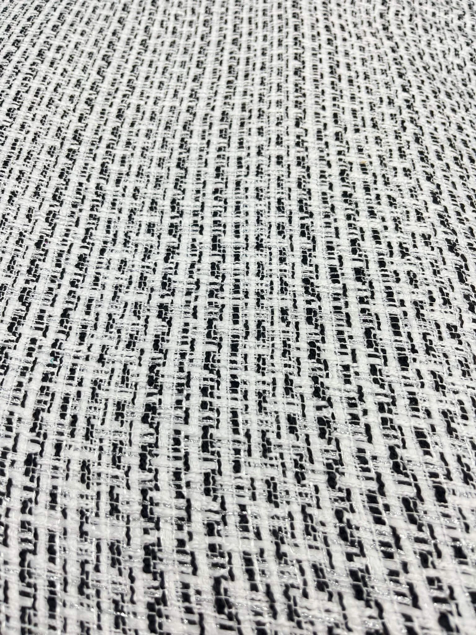 Tweed blanc et noir-entier