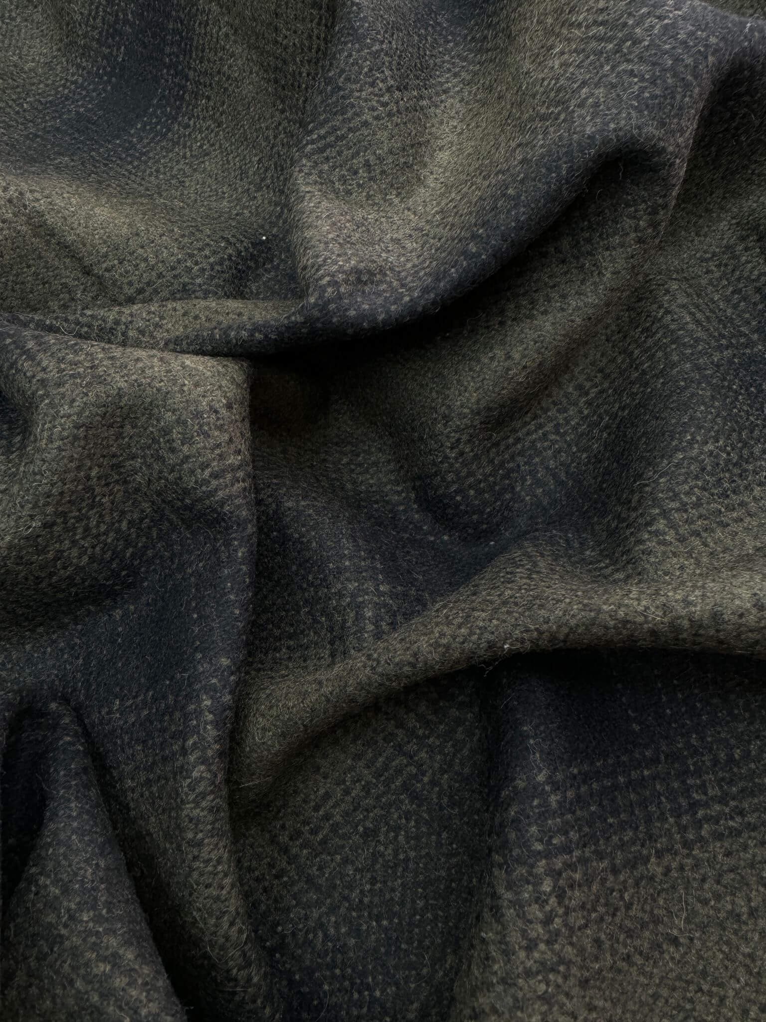 Tissu drap de laine kaki et noir-relief