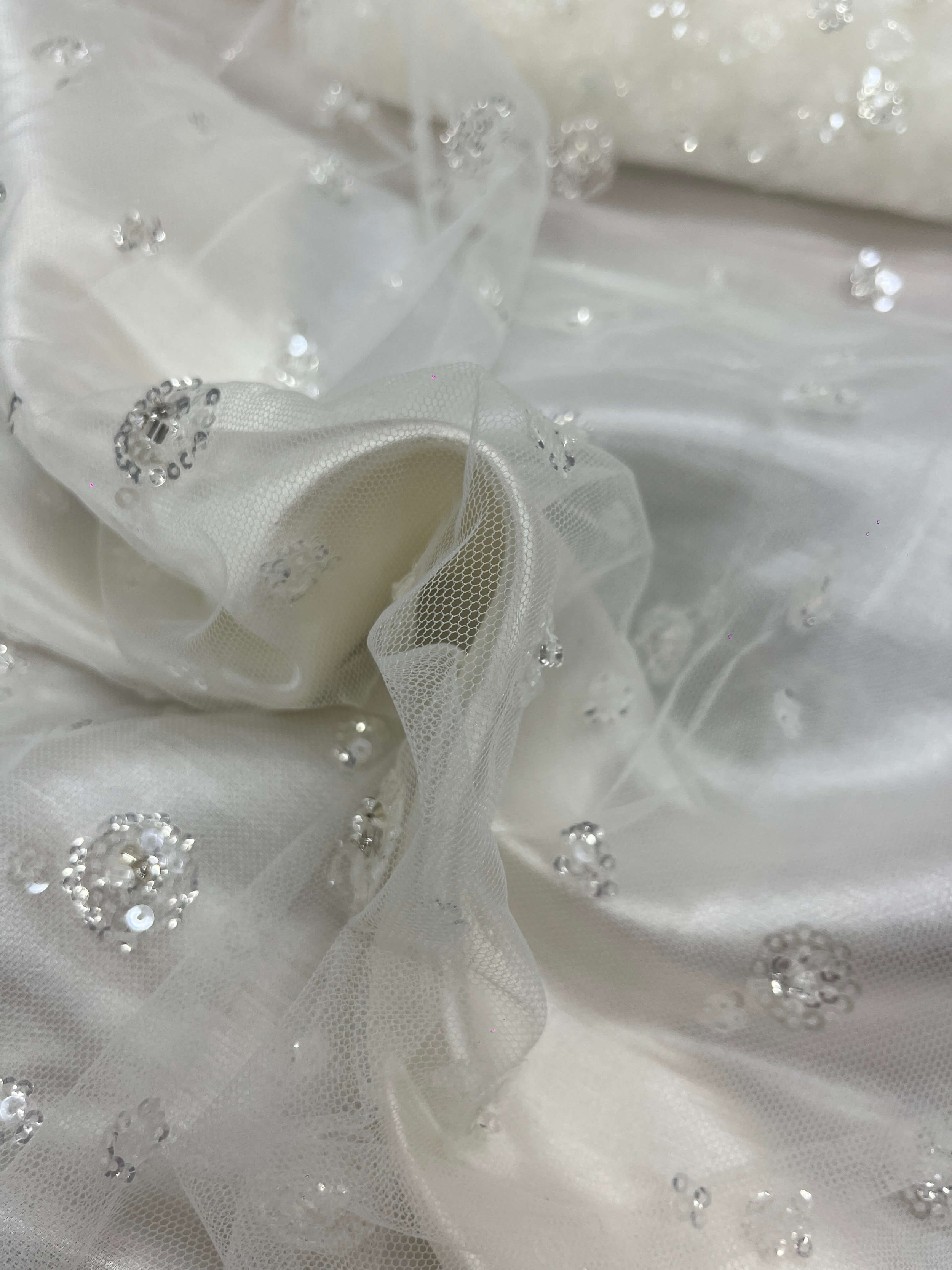 Tulle illusion brodé en sequins à motif dégradé-relief
