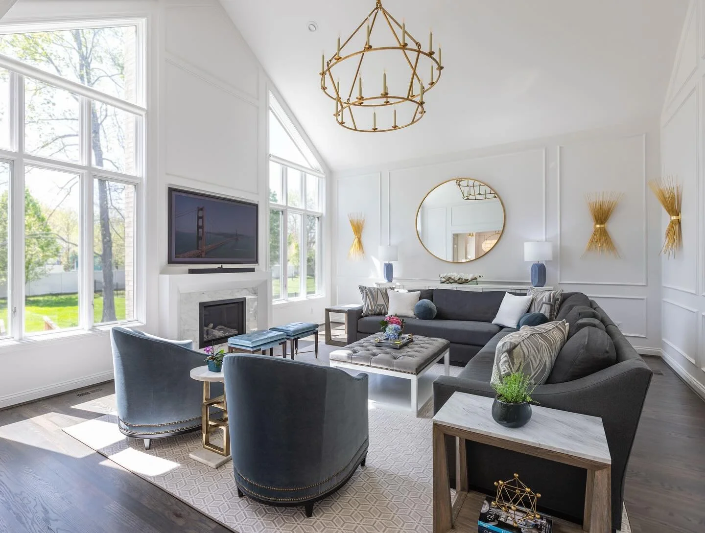 When the family room feels like a breath of fresh air&hellip; 😌🕊️🛋️ Loving the white walls and touches of soft blues and greens in this stunning space! Swipe for before! 

Design: @nimbus9_interiors 
📸: @rvp_photo 

#nimbus9 #nimbus9interiors #ci