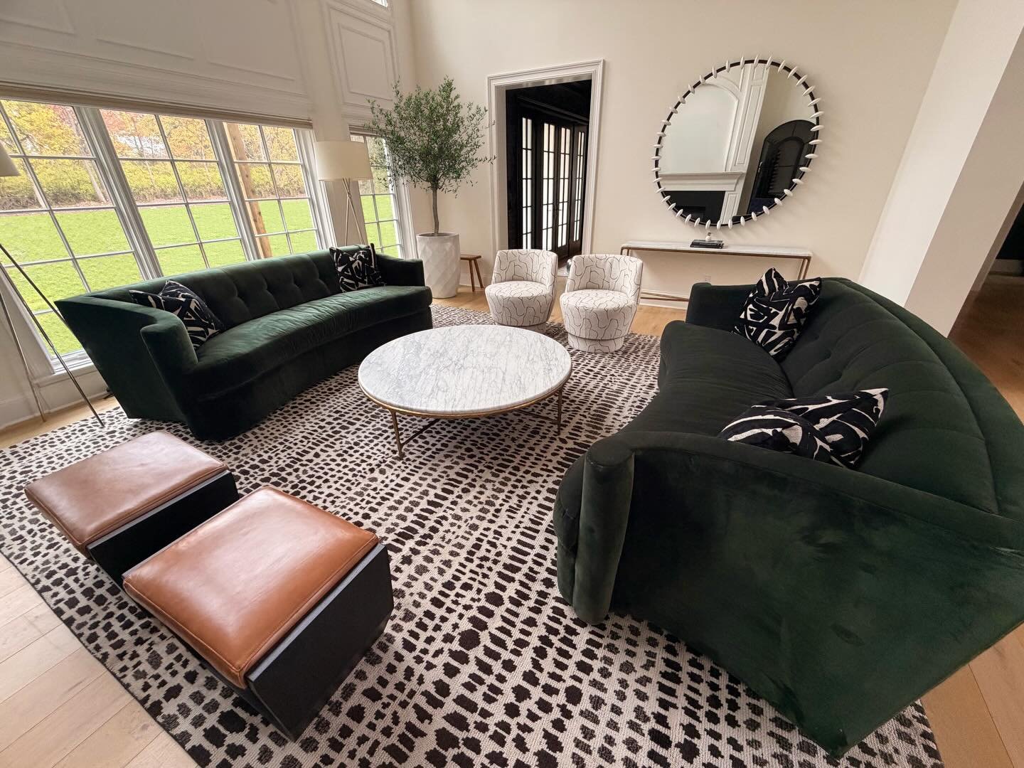 Contemporary lines, grounded by green! We love designing spaces that are bold, yet timeless. 🦒🌳🖤

#nimbus9 #nimbus9interiors #cincinnatiinteriordesigner #livingroomdesign #livingroominspiration
