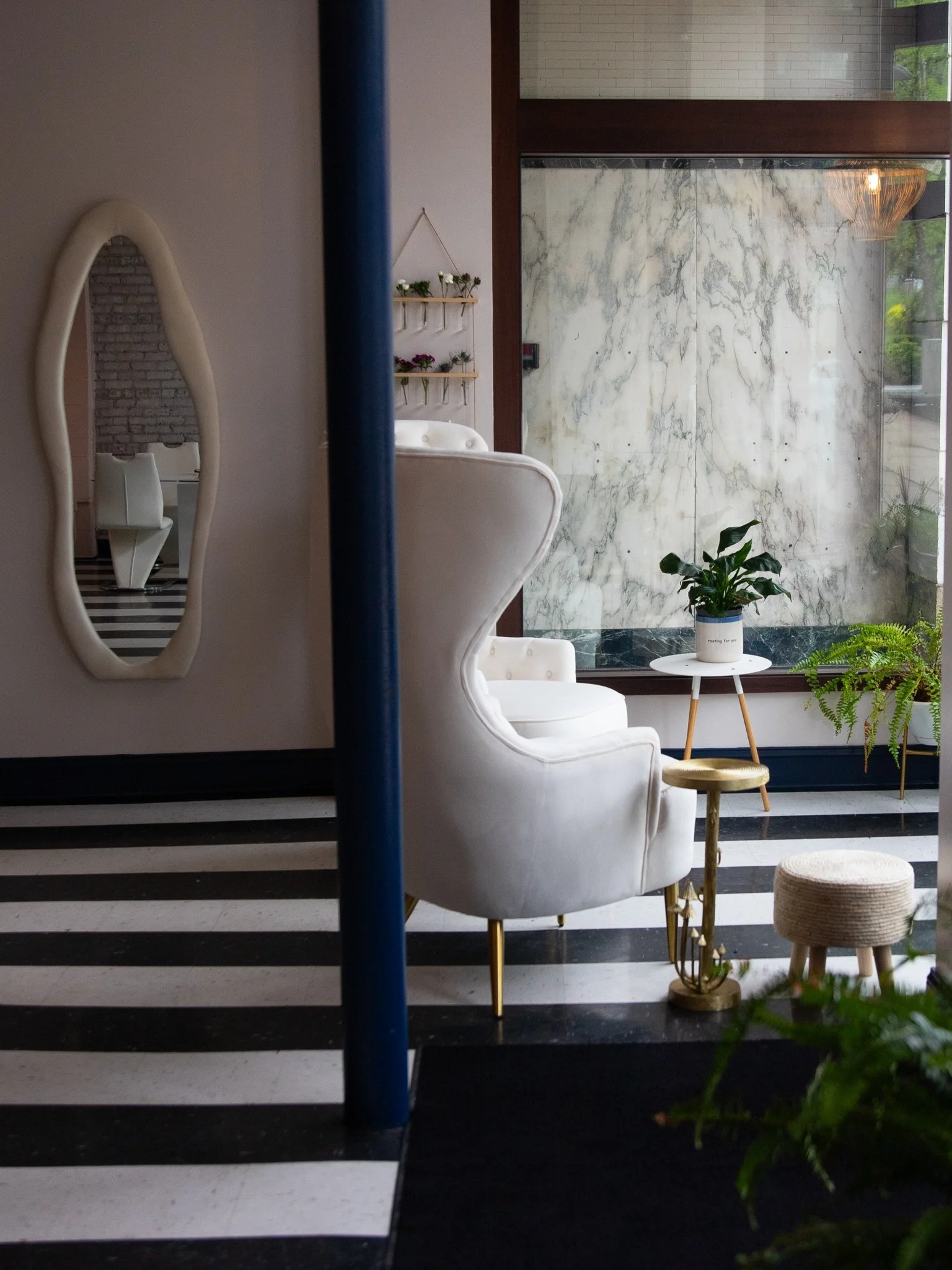 From back to front, here&rsquo;s a look at the space. 🏠

Starting with the patio, a large outdoor area perfect for hosting events or taking a meeting in the fresh air. Moving inside, you&rsquo;ll find our central island bar, surrounded by comfortabl