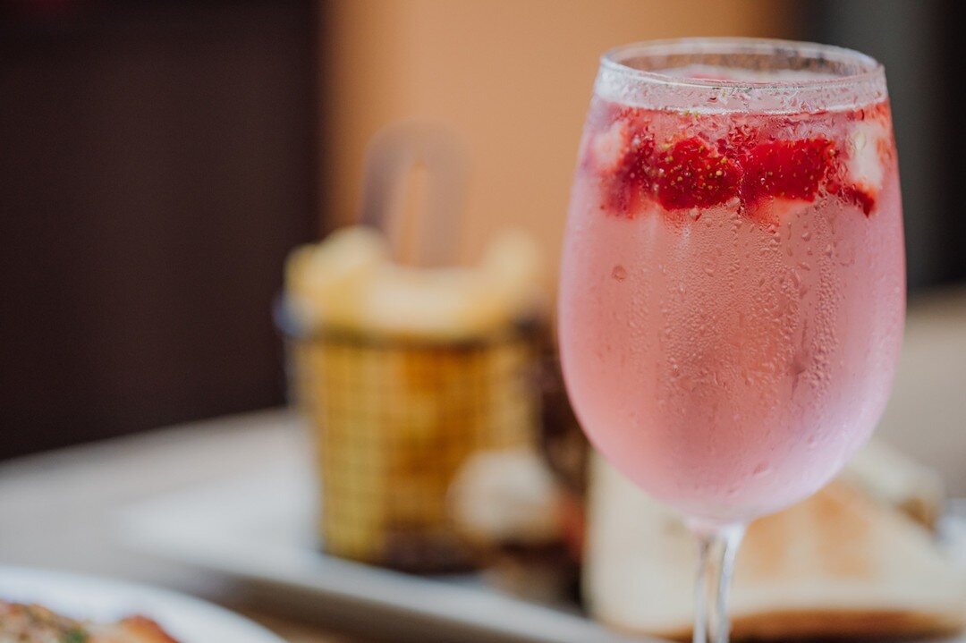 Who else loves a pink gin 🙋&zwj;♀️
.
.
.
.
Saturday's are for cocktails 🍹
#theboathousetavern