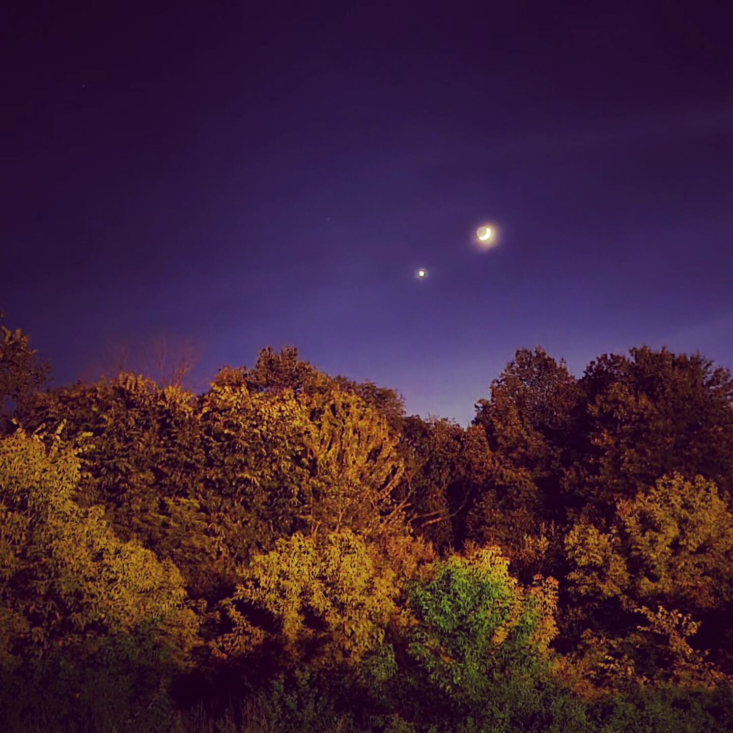 Sunset at the beginning of summer. That cresent moon and stars in the sky. Not bad for a cell phone pic. 

It was a beautiful night and an even better night for eating the best ice cream around! Taken on 6/21/2023. 

#jamierdoylephotography #sandysch