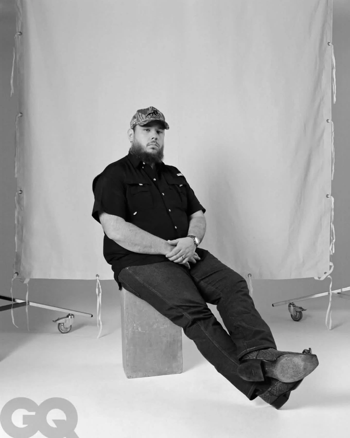 Luke Combs x @gq 

📸 @itsdavidcabrera 
Styling @katyrobbinsstylist 

#mensgrooming #malegrooming 

@theonly.agency 
@bria_stone