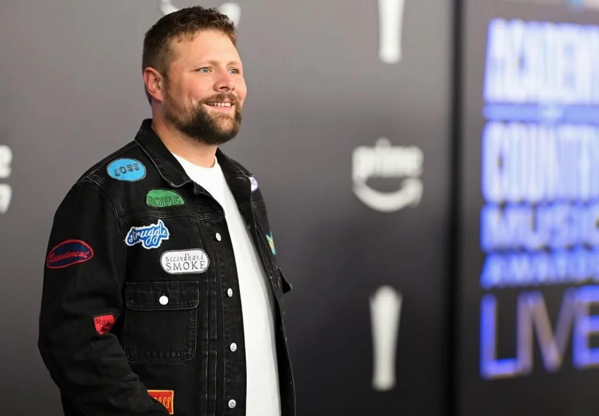 Grooming with @atlus_music x @acmawards 

Using:
@oarsandalps skin prep favorites (matte sunscreen stick was the real hero for the base of this look)
@caliray So Blown 
@esumcosmetics palette
@randco hair
@thehartsfieldcollectionllc beard oil

@theon