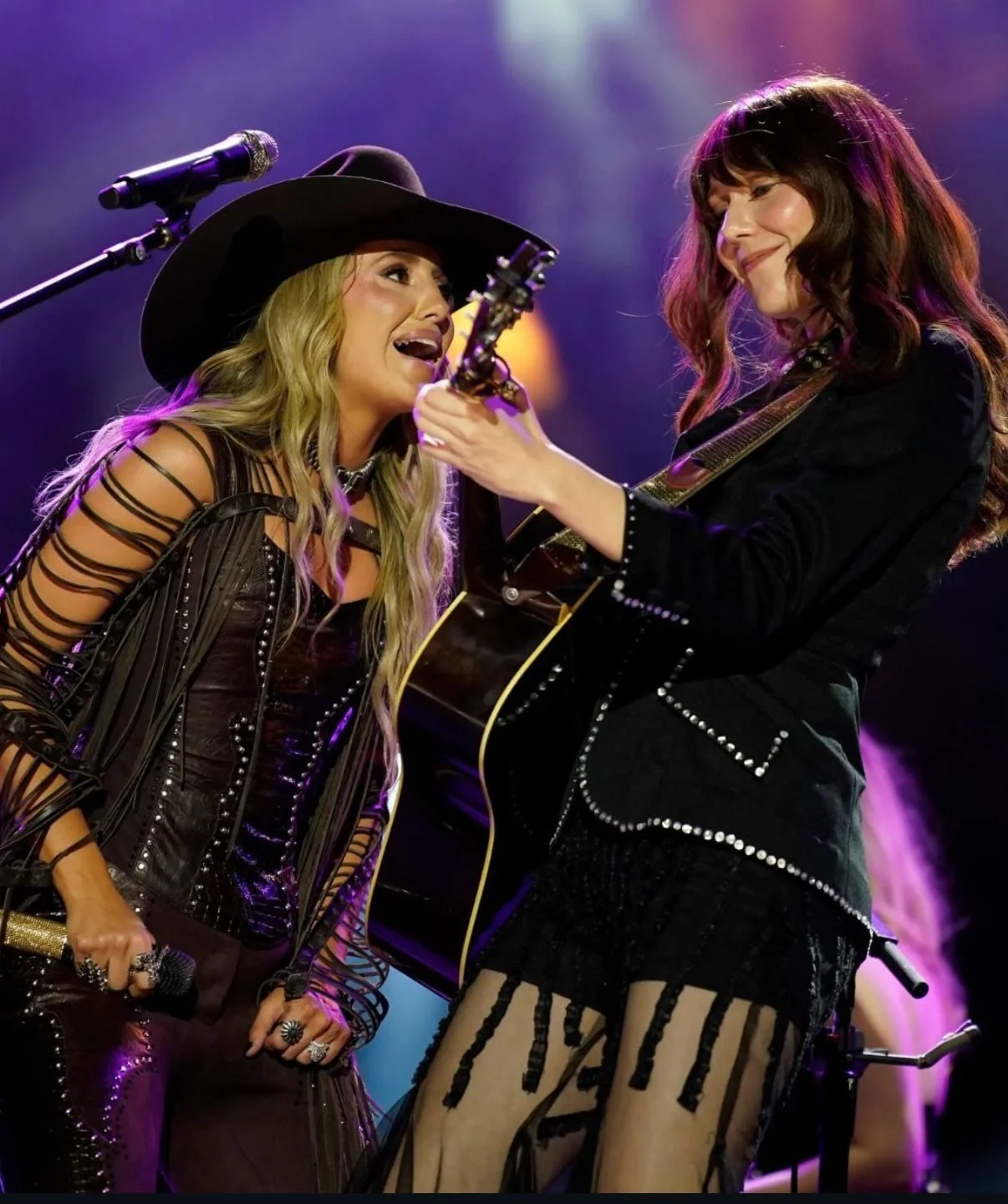 Molly Tuttle x CMA Fest Performance 

Wig Washed + Styled with @pantene 💕

Slide for details ➡️