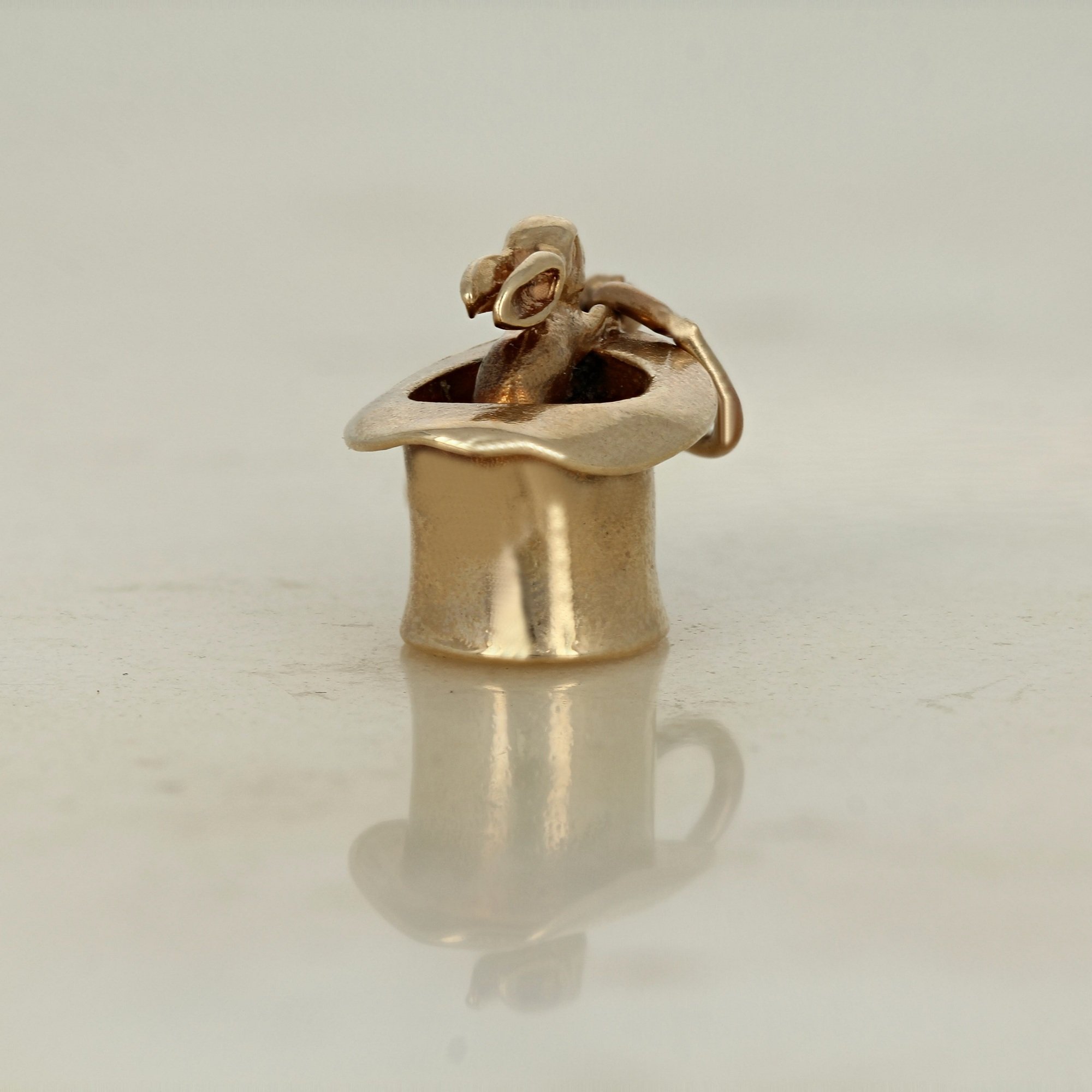 vintage estate 10k yellow gold magic hat bunny charm