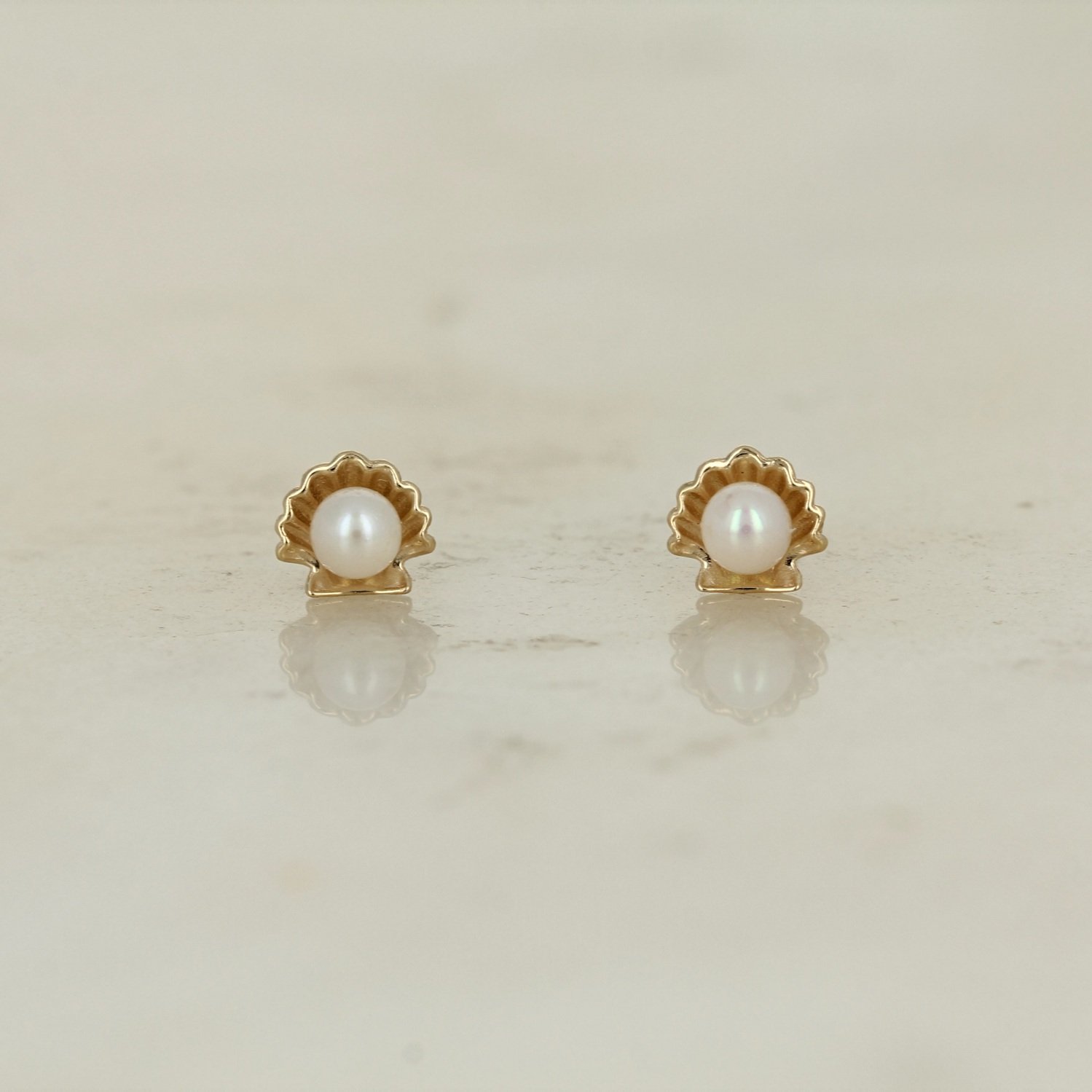 14k yellow gold seed pearl shell stud earrings