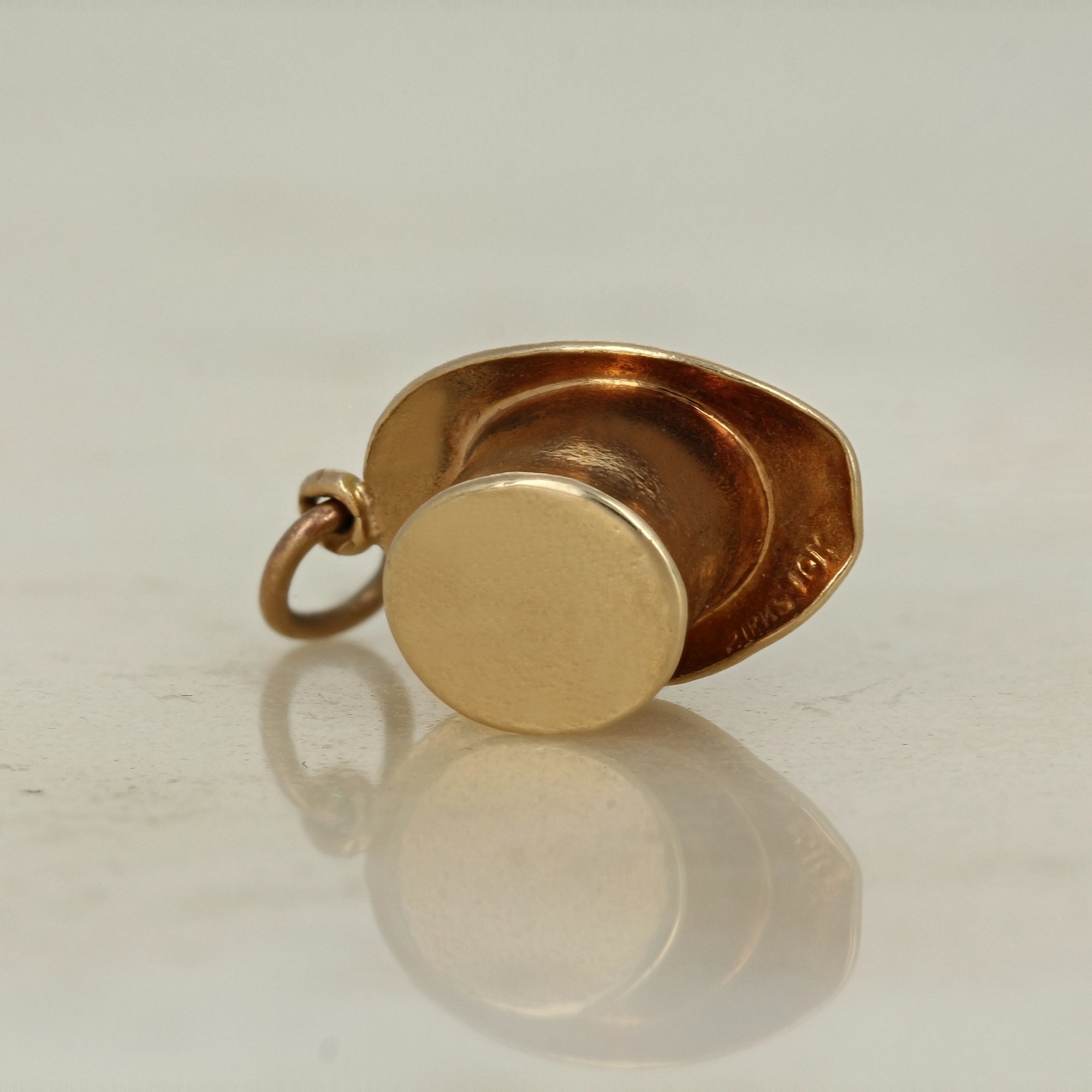 vintage estate 10k yellow gold magic hat bunny charm