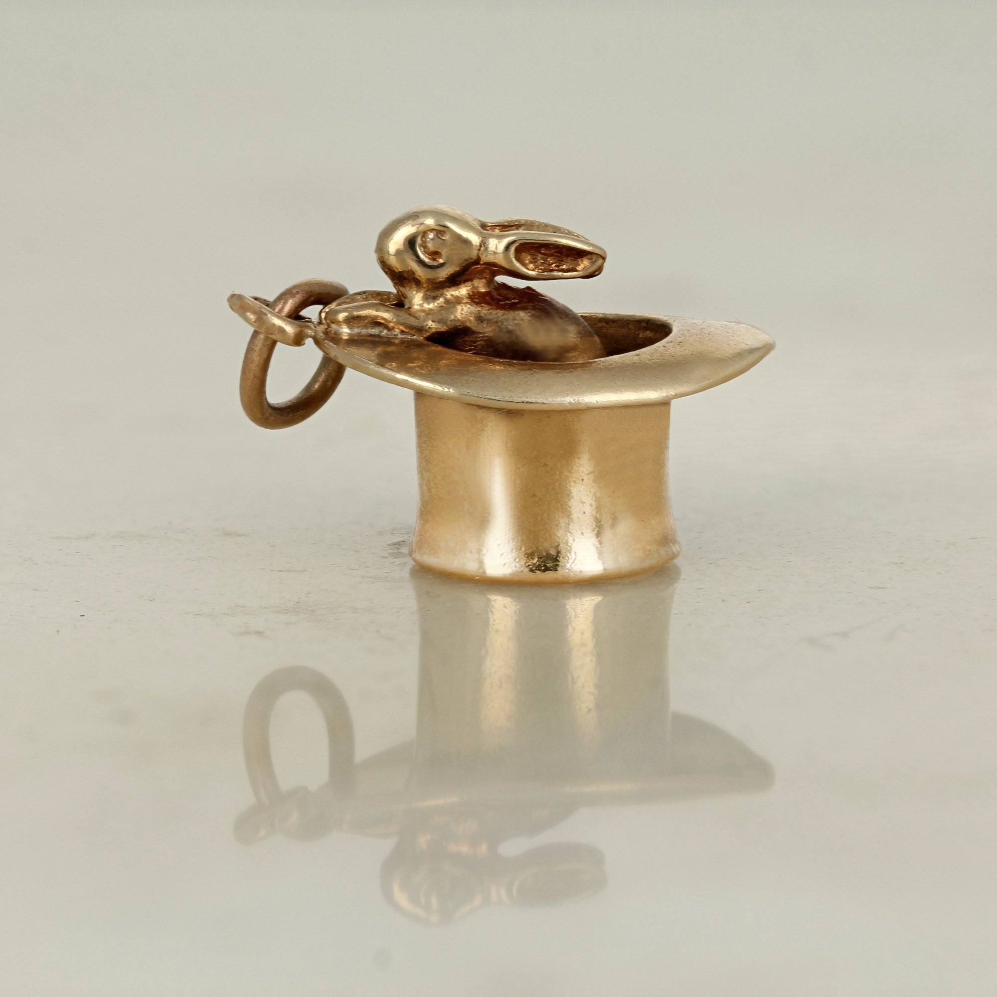vintage estate 10k yellow gold magic hat bunny charm