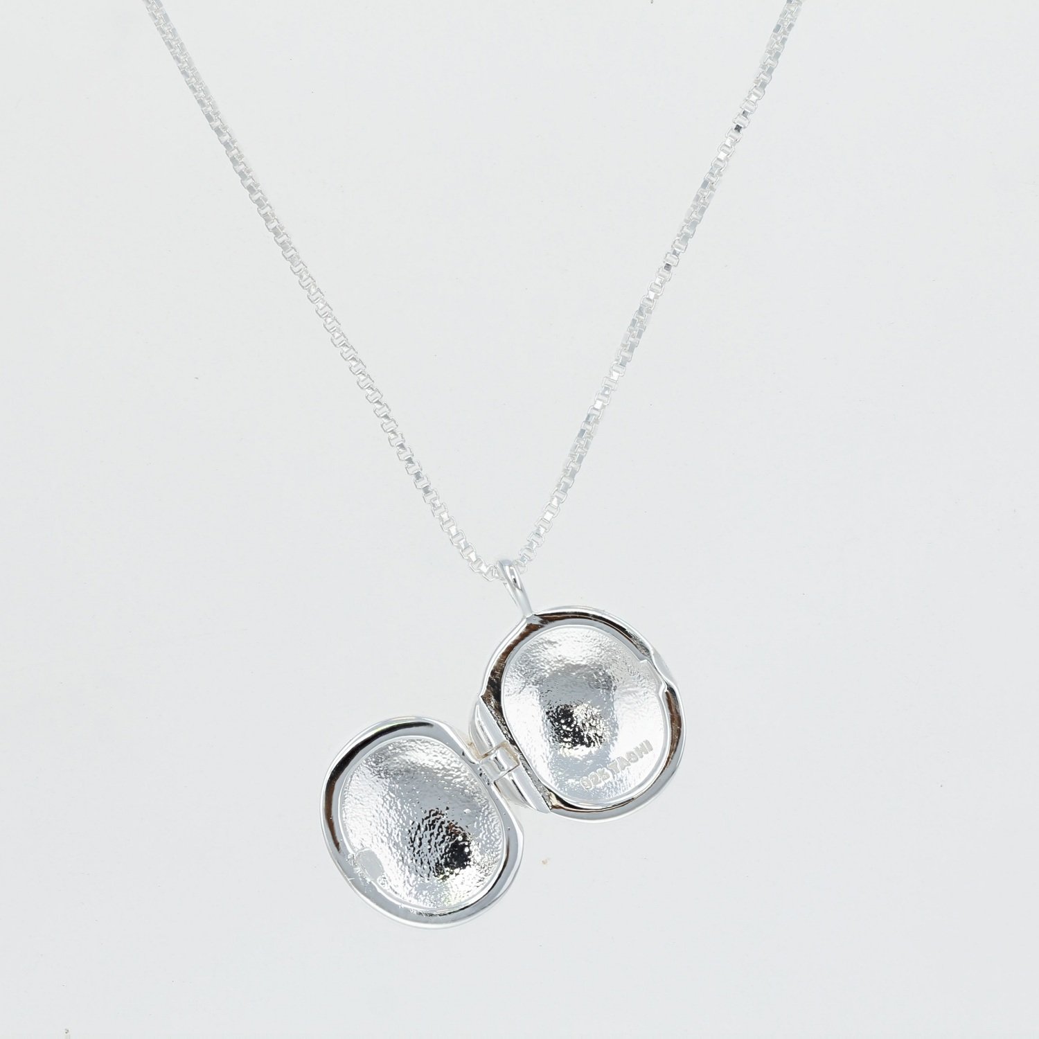 32-11279+ster+sml+oval+locket+nkl+adj+length+tashi02.jpg