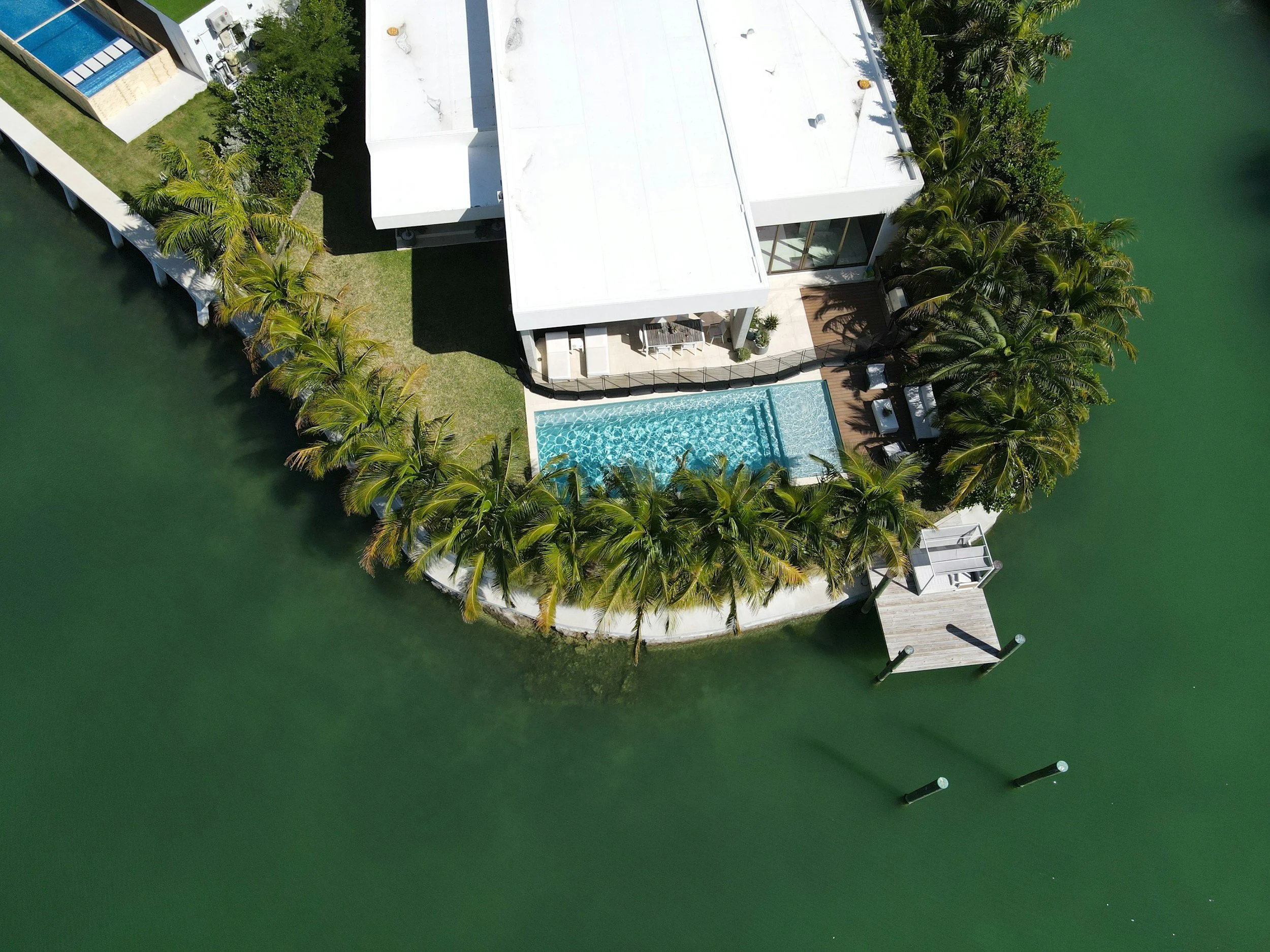 Architect or Contractor First? How to Decide Before You Commit to a Coastal Florida Project