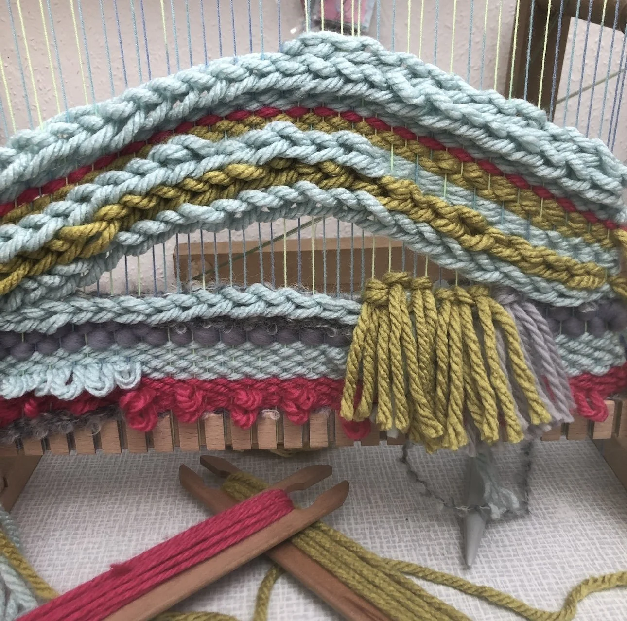 Freestyle frame weaving chunky yarns.jpg