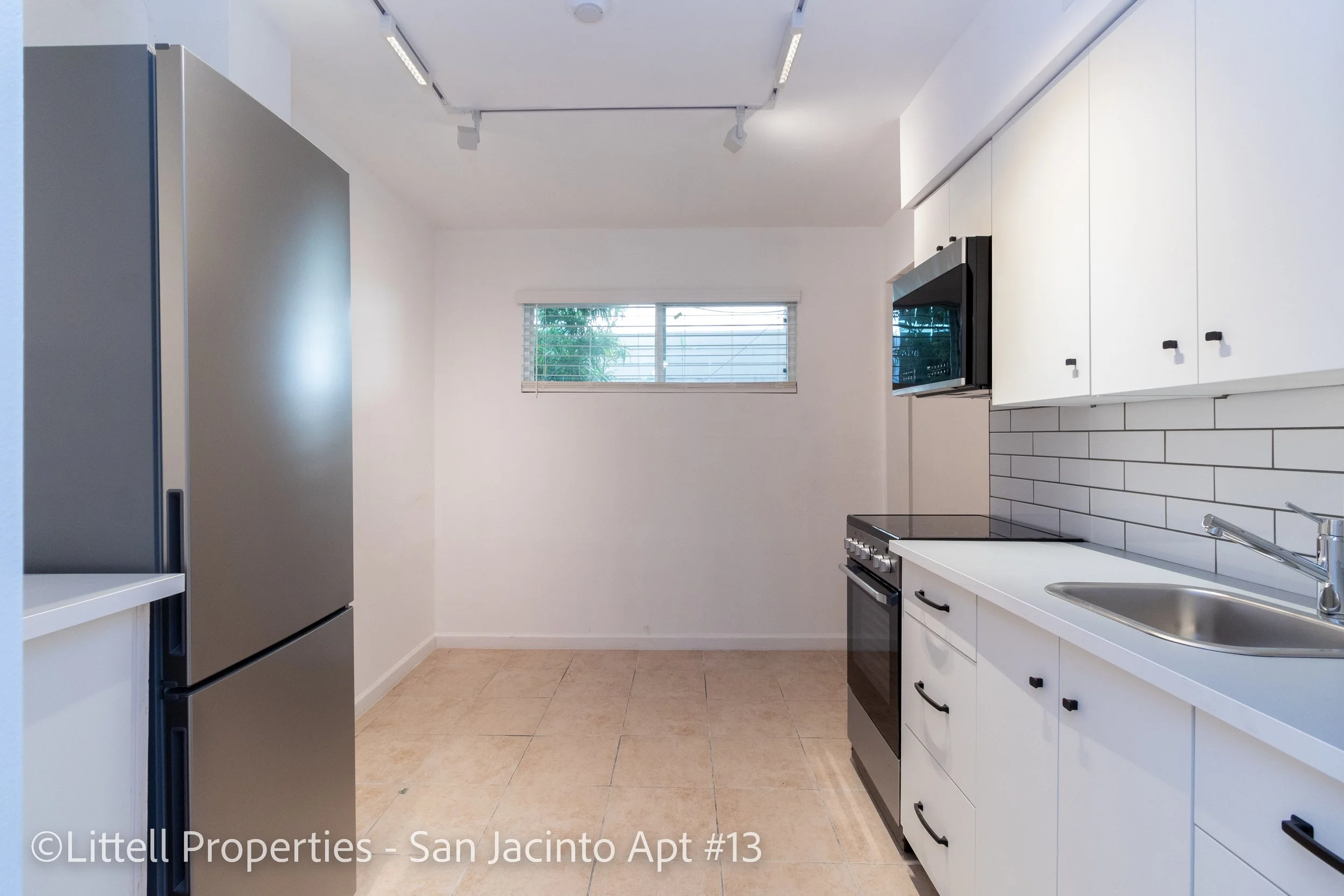  Newly remodeled kitchen with brand new appliances 