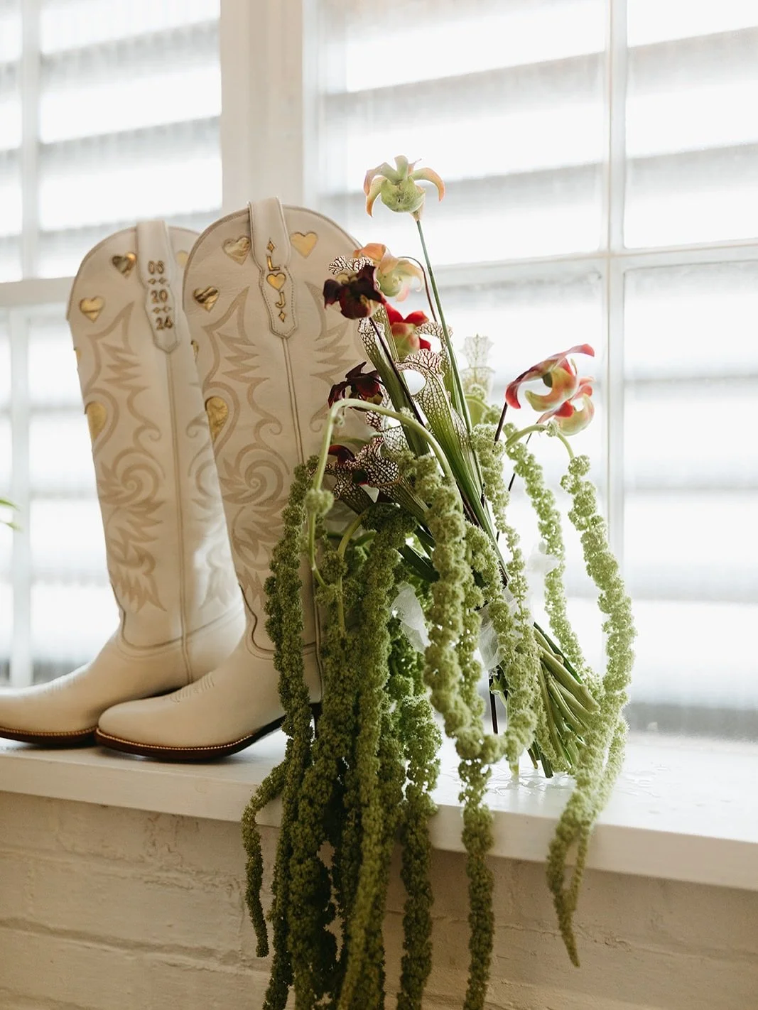 Can we hear a little commotion for the shoes?! 💃🏽

@artspace111 
@kyliehullstudio 
@brittanygilbertphotography 
@twopairphoto 

#Solemates #Bridalsteps #shoestosayido #fromthisstepforward #dfwweddings