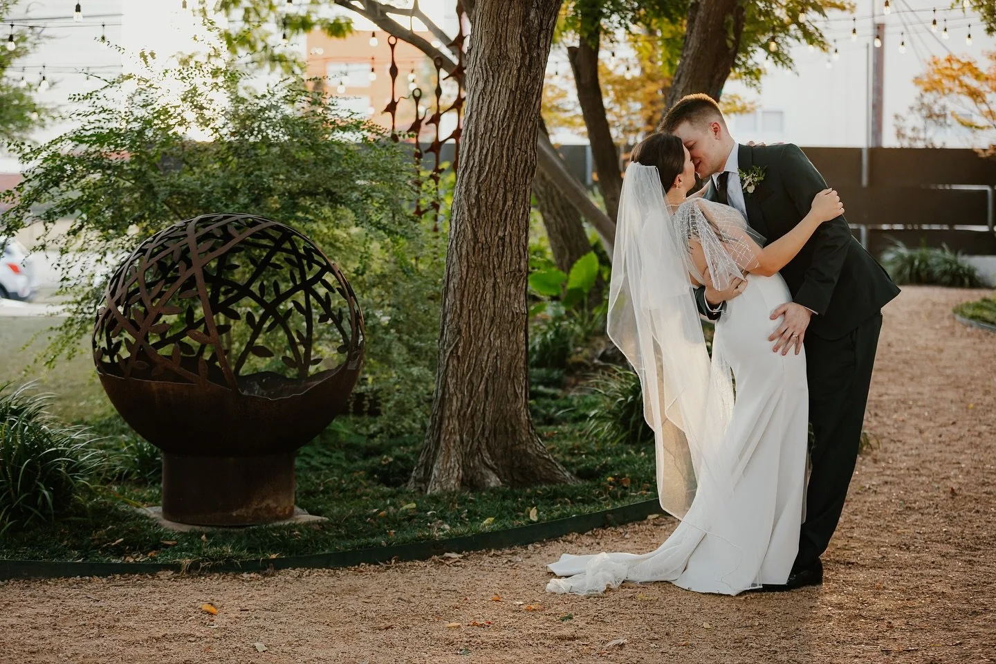 A garden made for &ldquo;I love you&rsquo;s.&rdquo; Celebrate your forever at Artspace111! 🌿🩷
&bull; 
&bull; 
&bull; 
@jessicarambophoto 
@artspace111 
&bull; 
&bull; 
&bull; 
#dfwvenues #texasbrides #gardenwedding