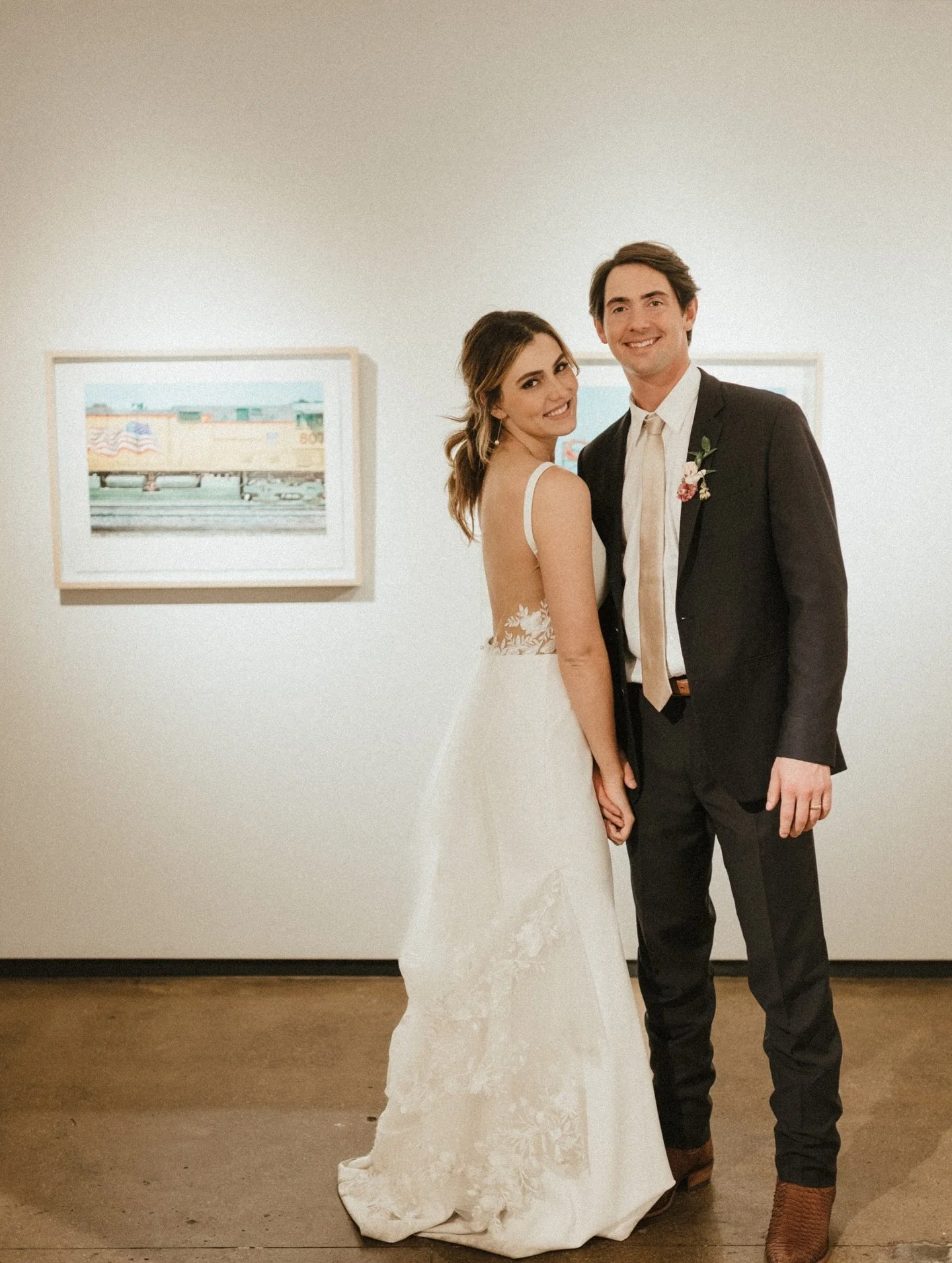 💞Love looks great on them!💞
&bull;
&bull;
📸 @elizabethanne.photography 
Venue @artspace111 
&bull;
&bull;
#Artspace111Weddings #FortWorthWedding #DFWWeddingVenue #GalleryWedding #JustMarried #ModernWedding #TexasBride