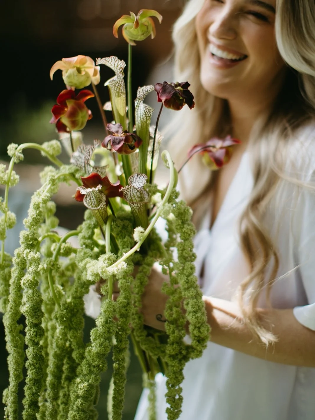 💐 Bridal bouquets that caught our eye 💐
Here are just a few florals we&rsquo;ve seen at @artspace111 that stood out

from cascading greens and sculptural stems to soft pops of color, each one full of personalized touches.
&bull;
&bull;
@jesse.flo.r