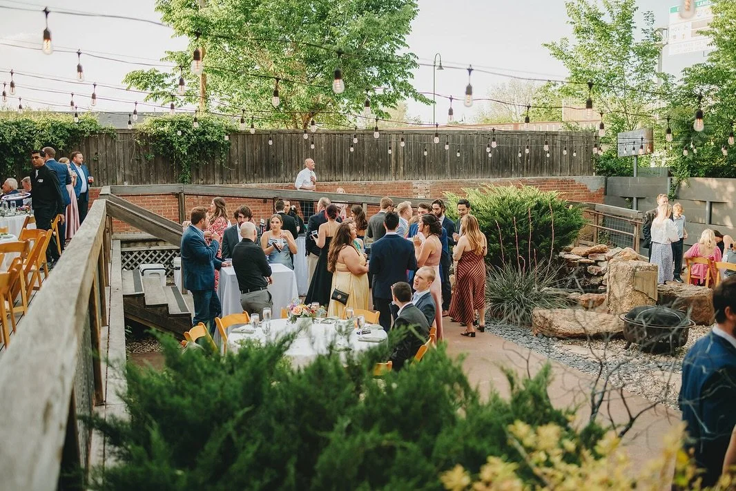 🌸 Spring has arrived in the most beautiful way! 🌸 
Today we&rsquo;re looking back to when this couple said &ldquo;I do&rdquo; surrounded by soft pastels and so much love. There&rsquo;s so much to be said for natural light, an open indoor-outdoor sp