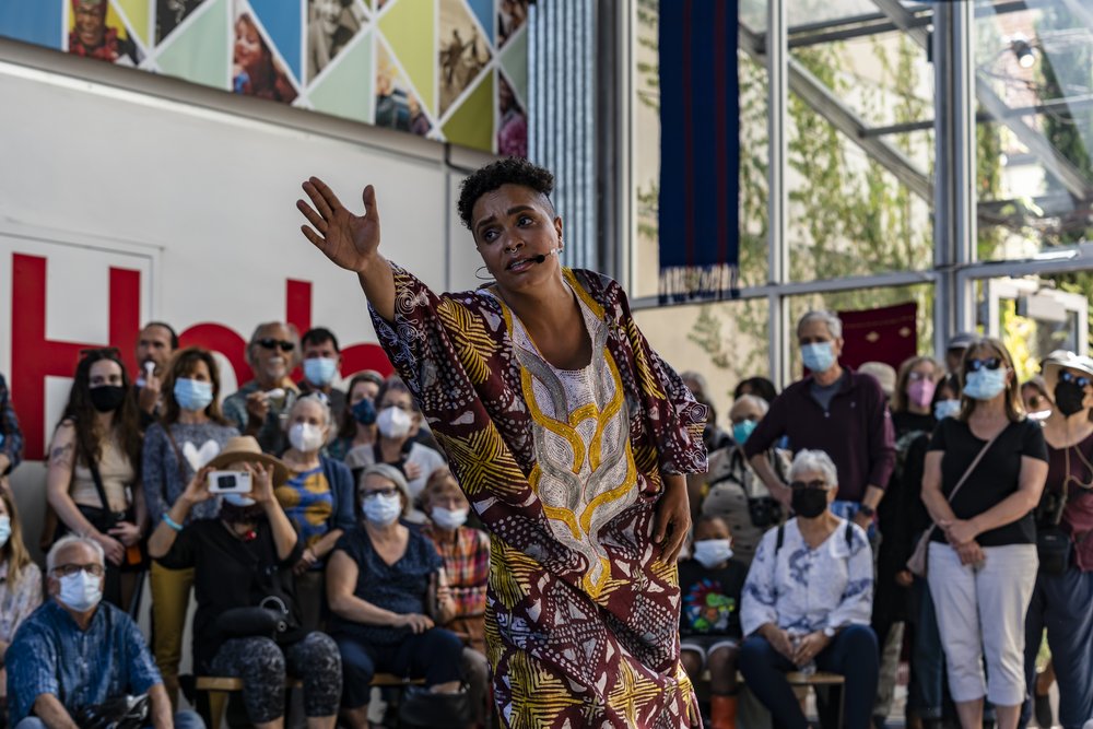  A vertical dance piece set to original live music, that weaves choreography and climbing technology with the art of textiles and ecological stewardship. Experience the museum facade transformed into a giant loom where stories, aerial movement, and a