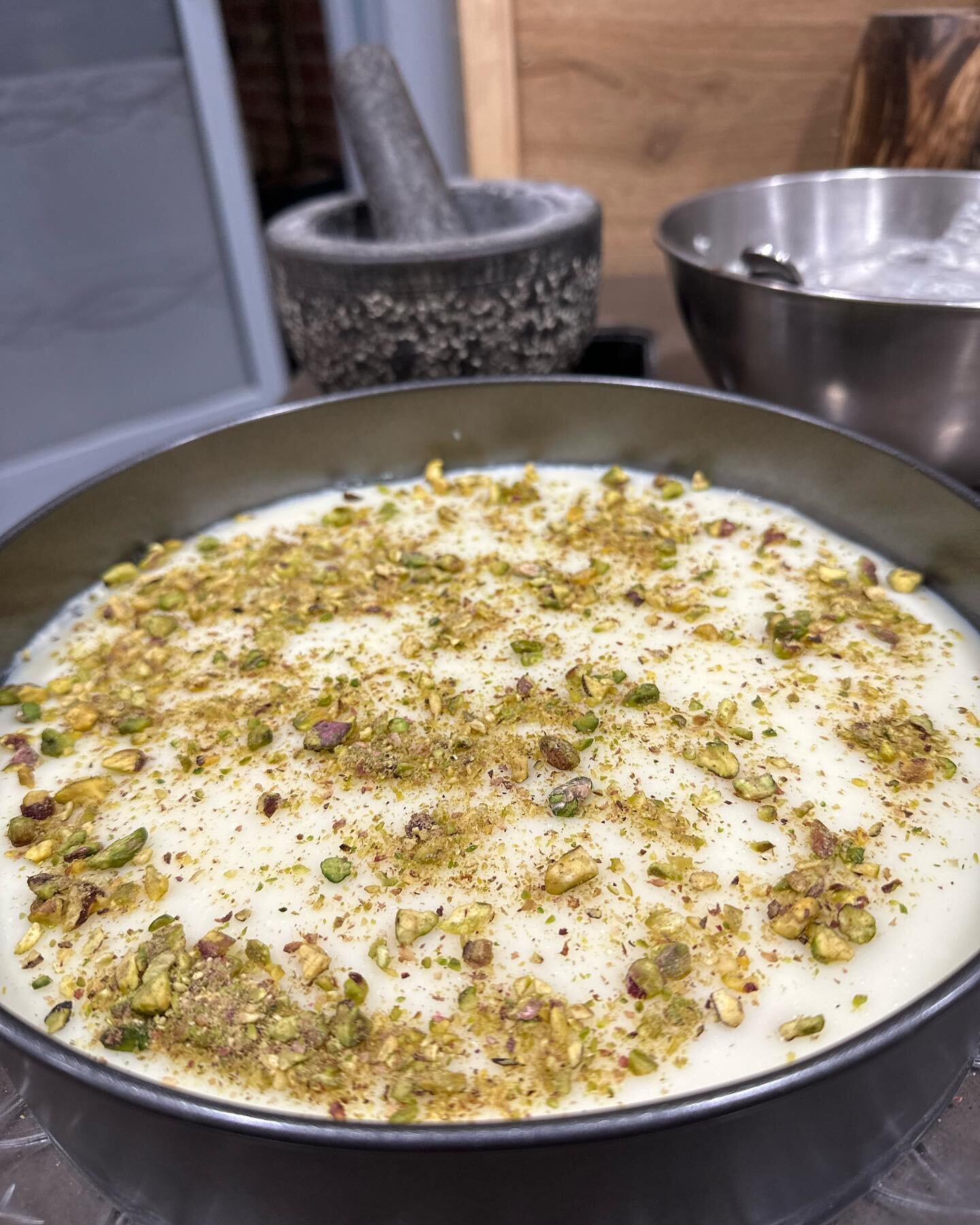 Lucky customer ordered a lovely Madlouka filled with Ashta clotted cream, topped with lots of crushed roasted pistachios, and drizzled with orange blossom and rose water syrup! 🥰🥰🥰

*
*
*

#food #foodporn #wedding #instafood #foodie #London #birth