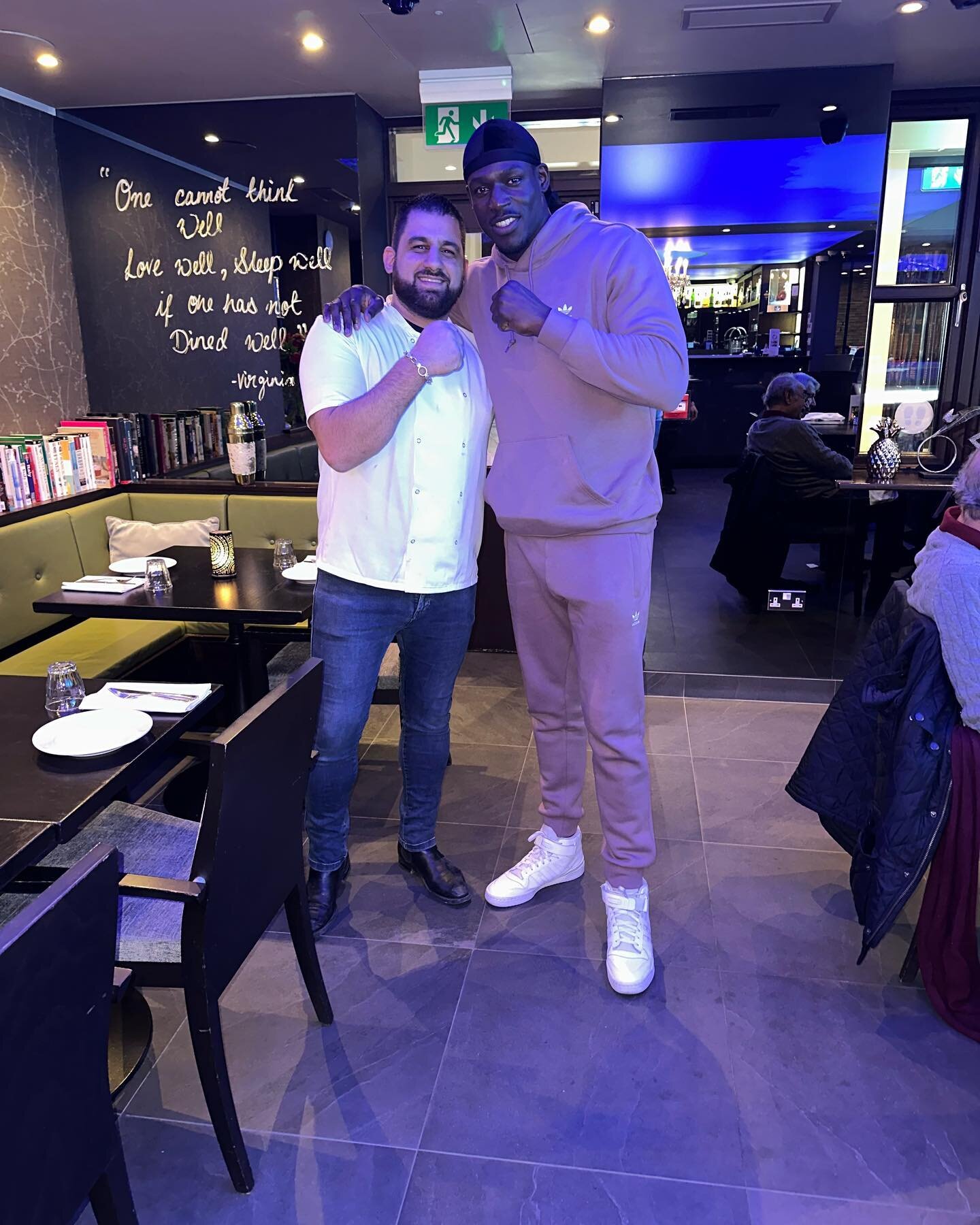 A beautiful catchup visit from the Champion @r_riakporhe. Good to see you my brother. Keep working hard and you&rsquo;ll reach the stars! Next time I see you, it&rsquo;s with the 4 belts!! 😂😂

*
*
*

#food #boxing #wedding #instafood #foodie #Londo