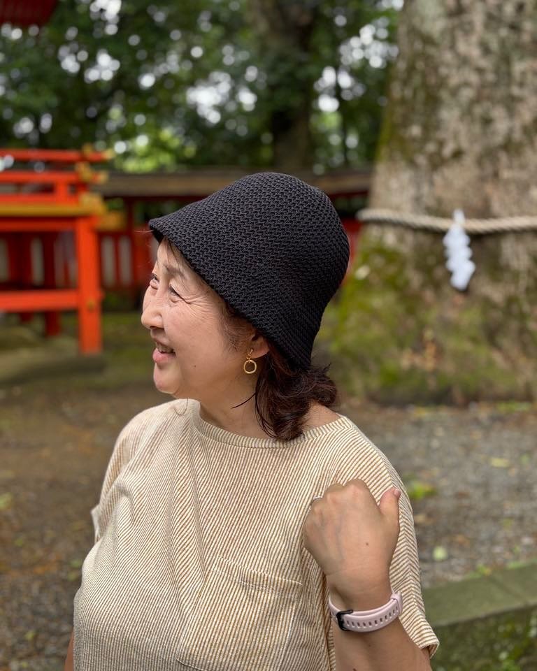 Mama Yoshi&rsquo;s bestie (since they were 5 years old 👯&zwj;♀️ so cute 🌸) in her Mitrayas! She&rsquo;s wearing a pair of the YUNA MINIS in clip ons! A little visit to the temple and then tea shopping together 🍵 #MomentsInYourMitrayas :) 

#mitray
