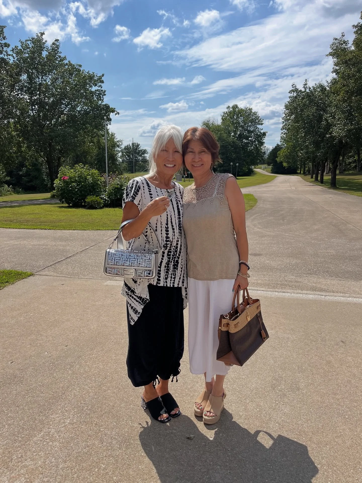 Sisterssss in their Mitrayas 👯 Auntie Yoko and Mama Yoshi looking so cute hehe 🤍 They have been rocking my jewelry and designs since I was a teenager 🫶🏼 And been my rocks supporting me!!🙏🏼 ありがとうー！！！

🎶 by the beautiful @lovejademonet 🤍