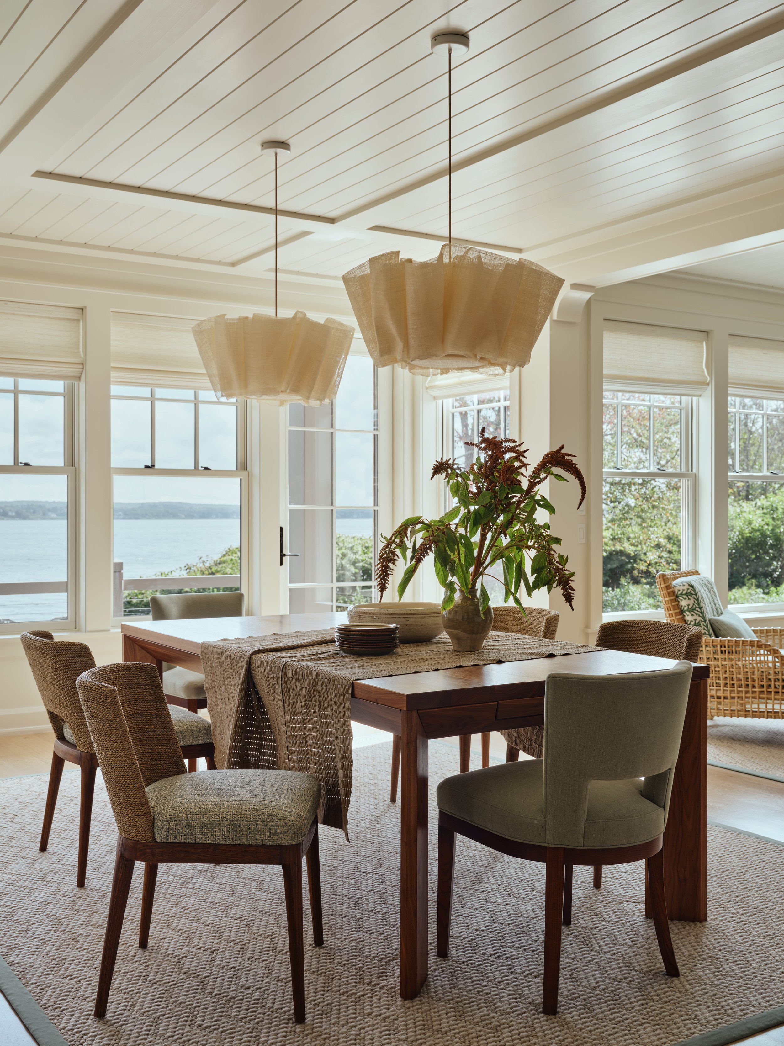 WatersEnd_DiningRoom_CoastalHome_TasteDesignInc_PortsmouthRI_ReadMcKendree.jpg