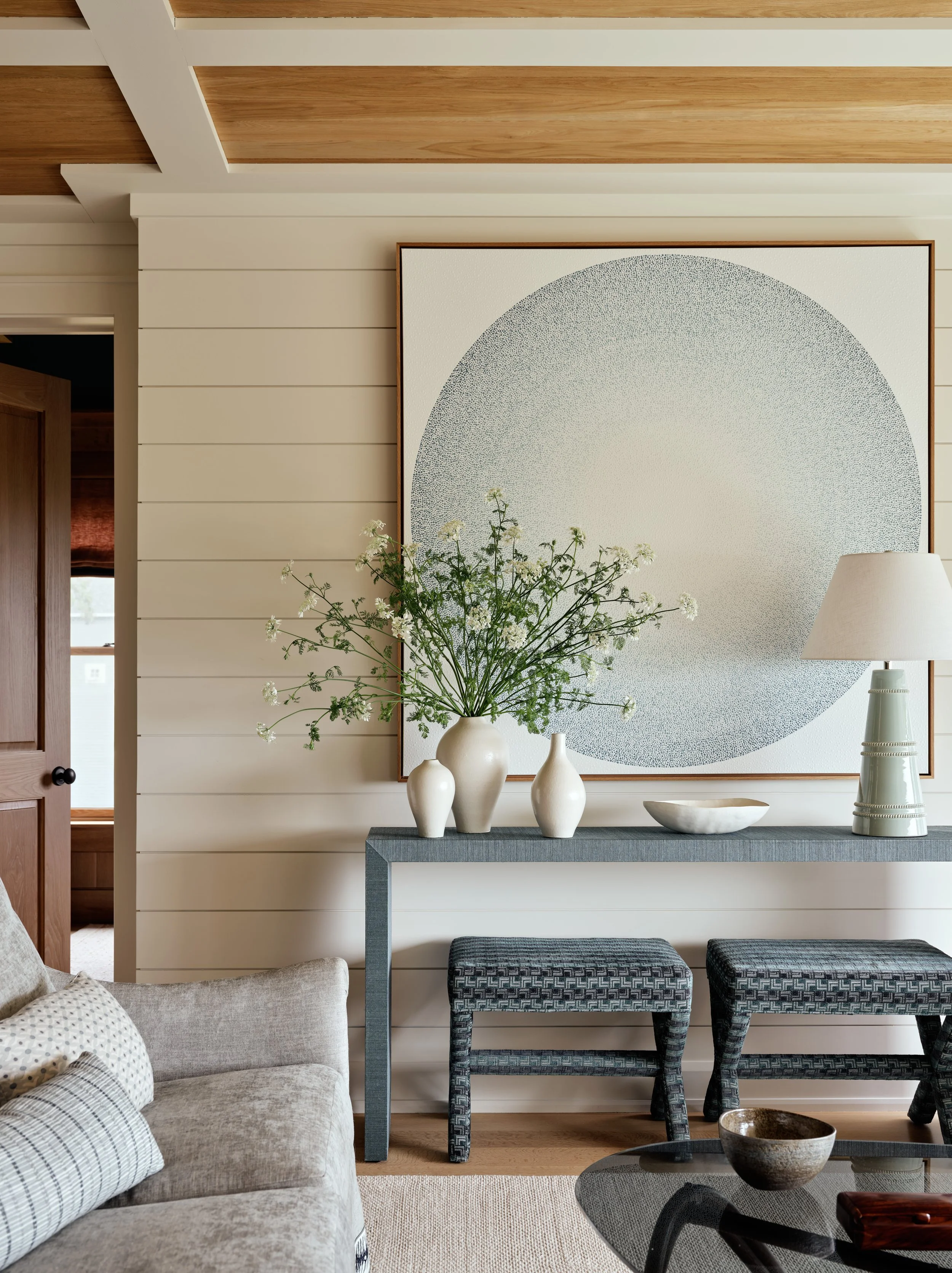 WatersEnd_LivingRoom_ConsoleAndArt_CoastalHome_TasteDesignInc_PortsmouthRI_ReadMcKendree.jpg
