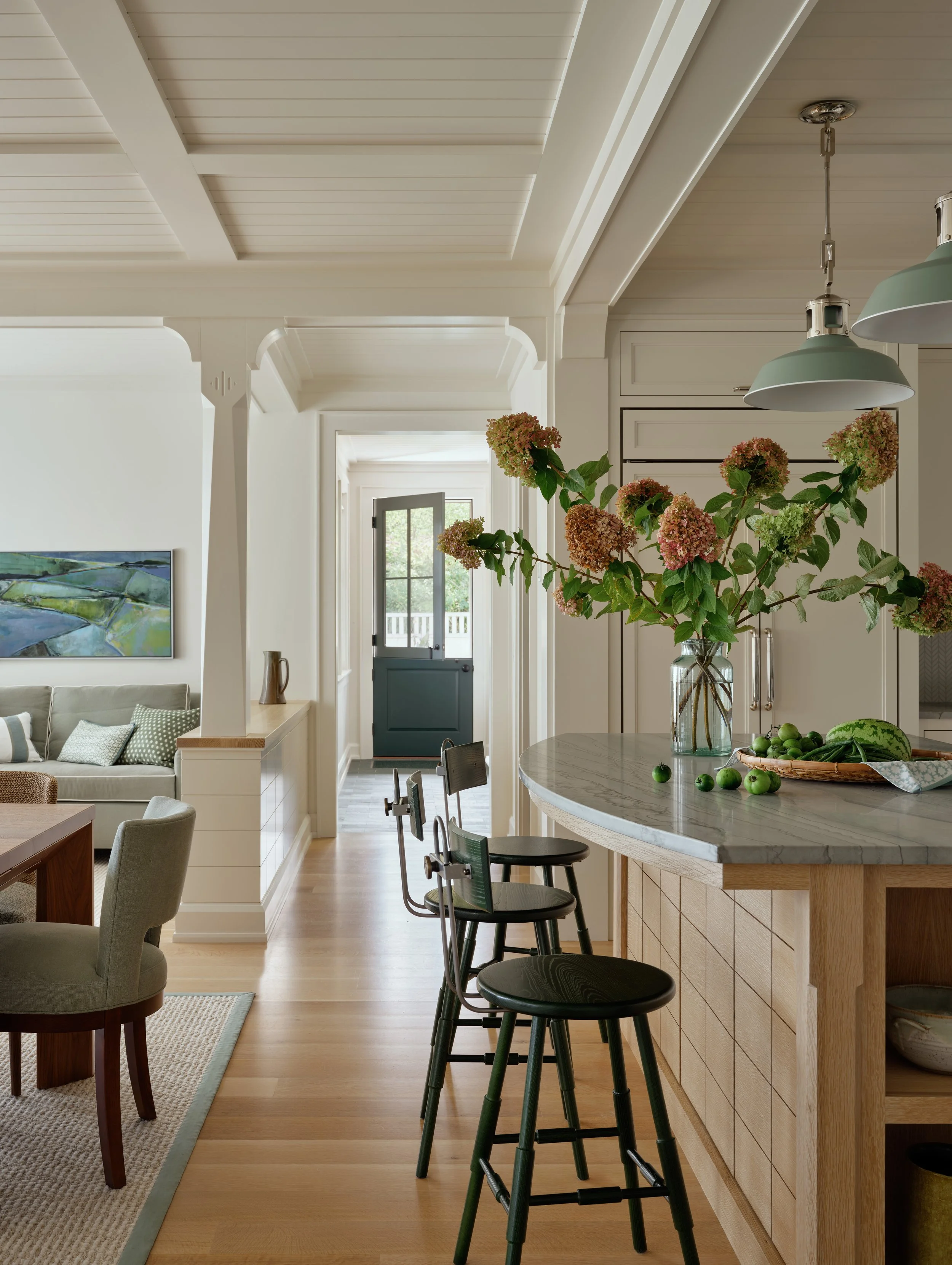 WatersEnd_KitchenIslandVertical_CoastalHome_TasteDesignInc_PortsmouthRI_ReadMcKendree.jpg