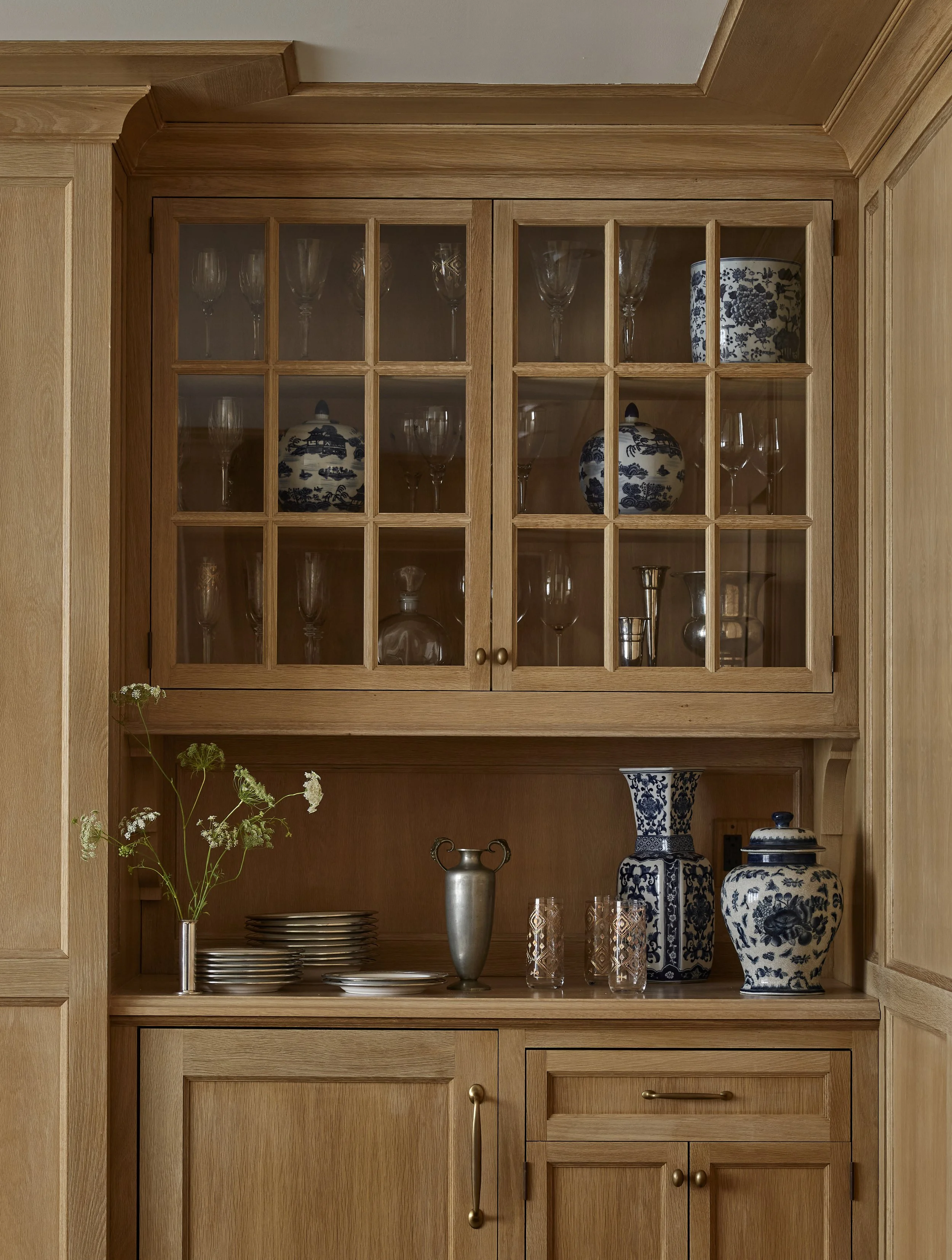 MainLineManor_DiningRoomBuiltInBarDetail_HistoricRenovation_GladwynePA_TasteDesignInc.jpg