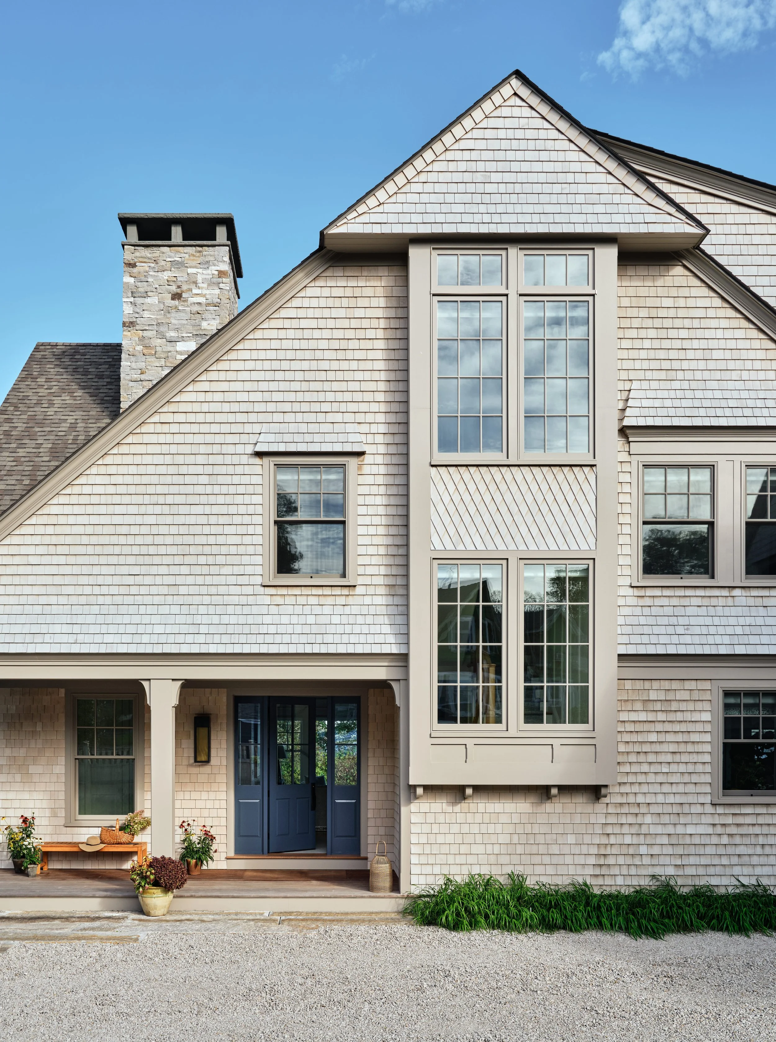 WatersEnd_Exterior_FrontElevation_Vertical_CoastalHome_TasteDesignInc_PortsmouthRI_ReadMcKendree.jpg