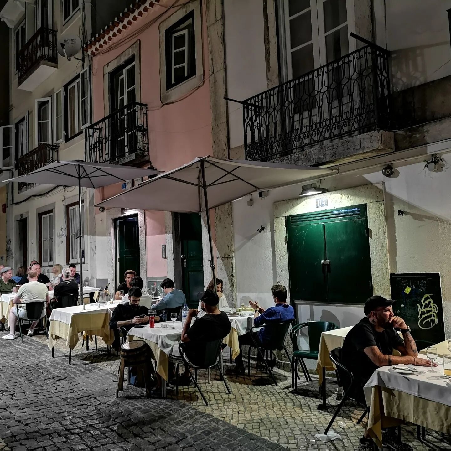 Arrived in Lisbon late last night. Friday night and there was a great energy on the streets of Bairro Altp as I checked into my hotel The Lumiares.
.
.
.
#luxurytravel #portugal #lisbon #weareemotions  #connectionsway #luxury #travel #foodie #foodand