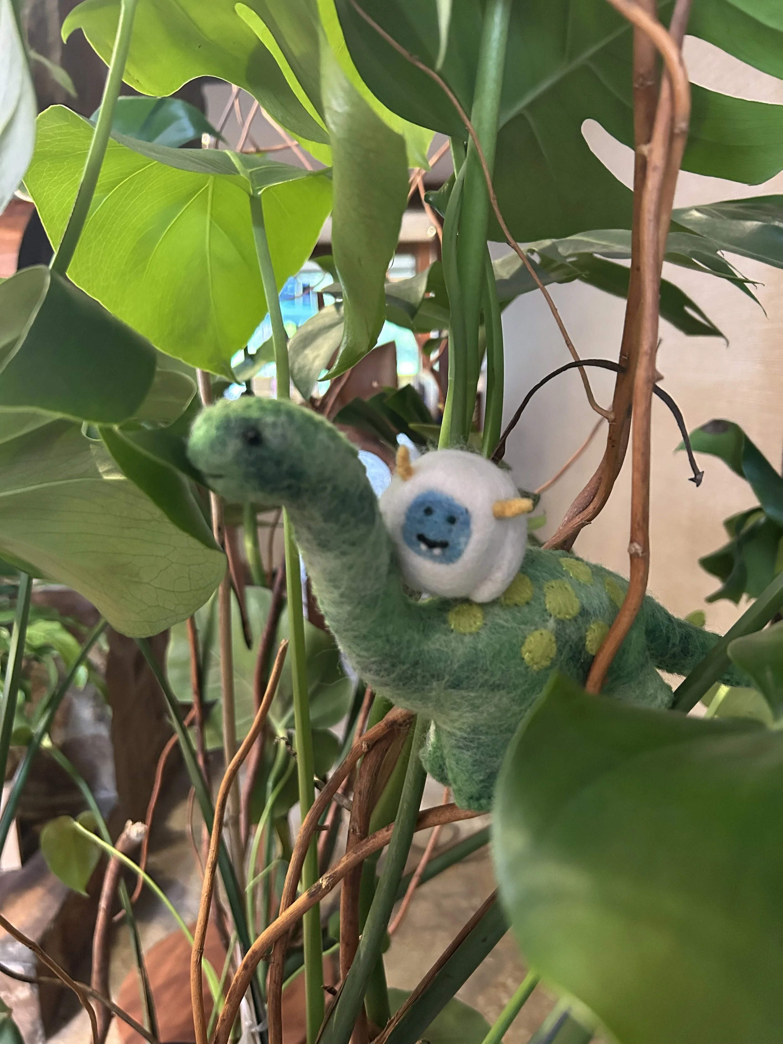 Tiny Yeti Helps a Friend