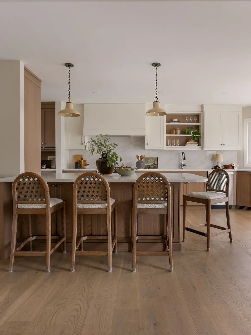 Overjoyed for this kitchen reveal ✨

Swipe through to see how warm wood tones, creamy cabinetry, and soft textures came together in this full renovation, proof that a kitchen can be both hardworking and beautiful. From morning coffee at the island to