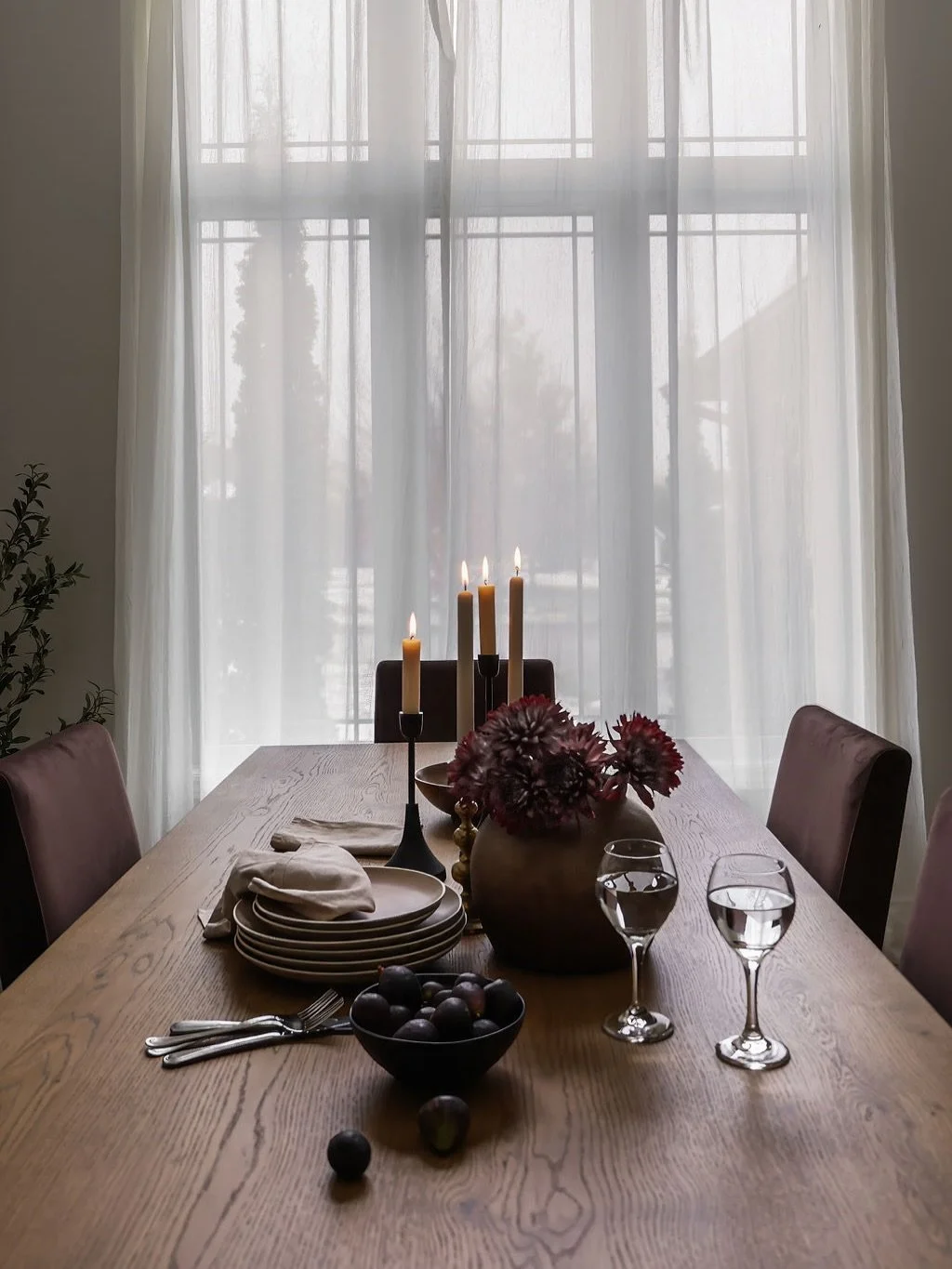 Where the best memories are made 🤎
I hope your table was filled with love, laughter, good food and meaningful moments this holiday season. Cheers to the new year! 🥂

Styling @withmichele 
Photos @peachmedia_ca