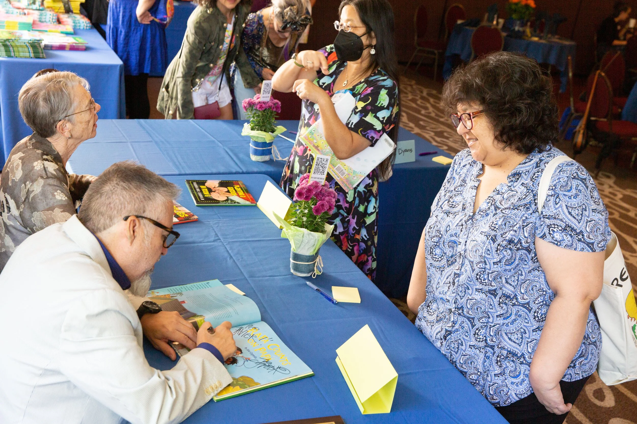 Authors Caroline Arnold and Joe Cepeda sign books for attendees at the 2023 CLCSC Awards Ceremony. (Josh Steichmann)