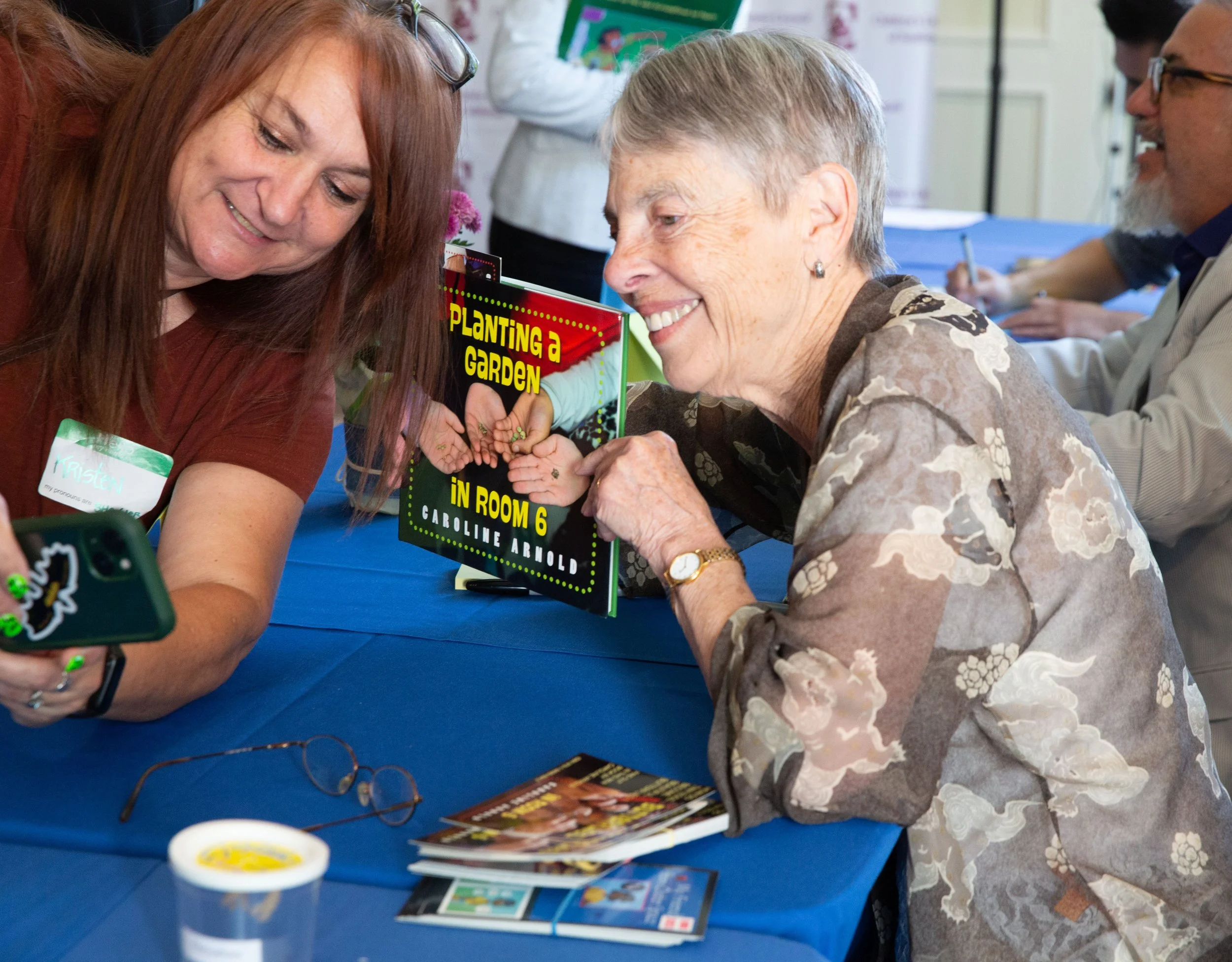 L to R: Guest Kristen Valenzuela and author Caroline Arnold smile for a selfie. (Josh Steichmann)