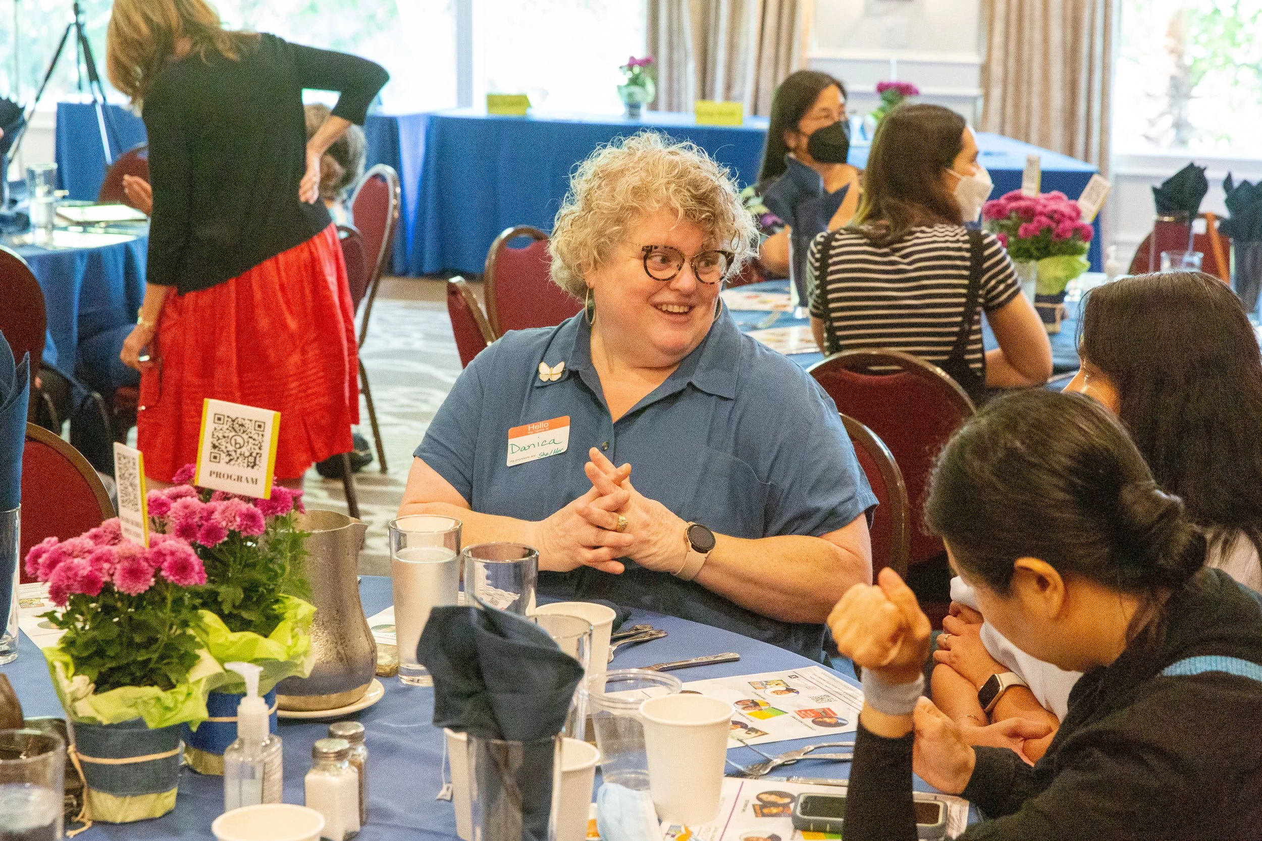 Guest Danica Sheridan chats with other guests at the 2023 CLCSC Awards Ceremony. (Josh Steichmann)