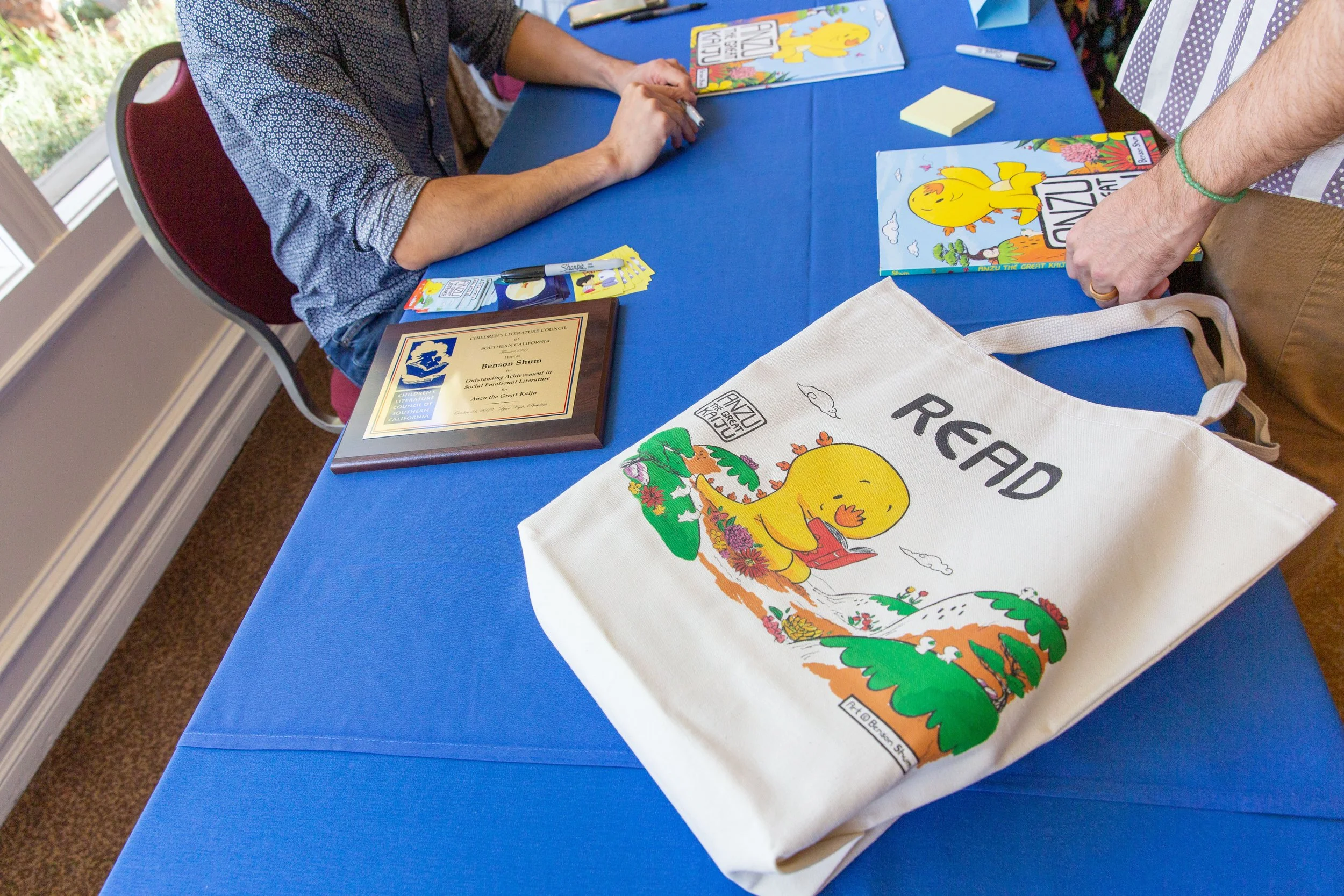 An Anzu "Read" tote bag lies on the book signing table at the 2023 CLCSC Awards Ceremony. (Josh Steichmann)